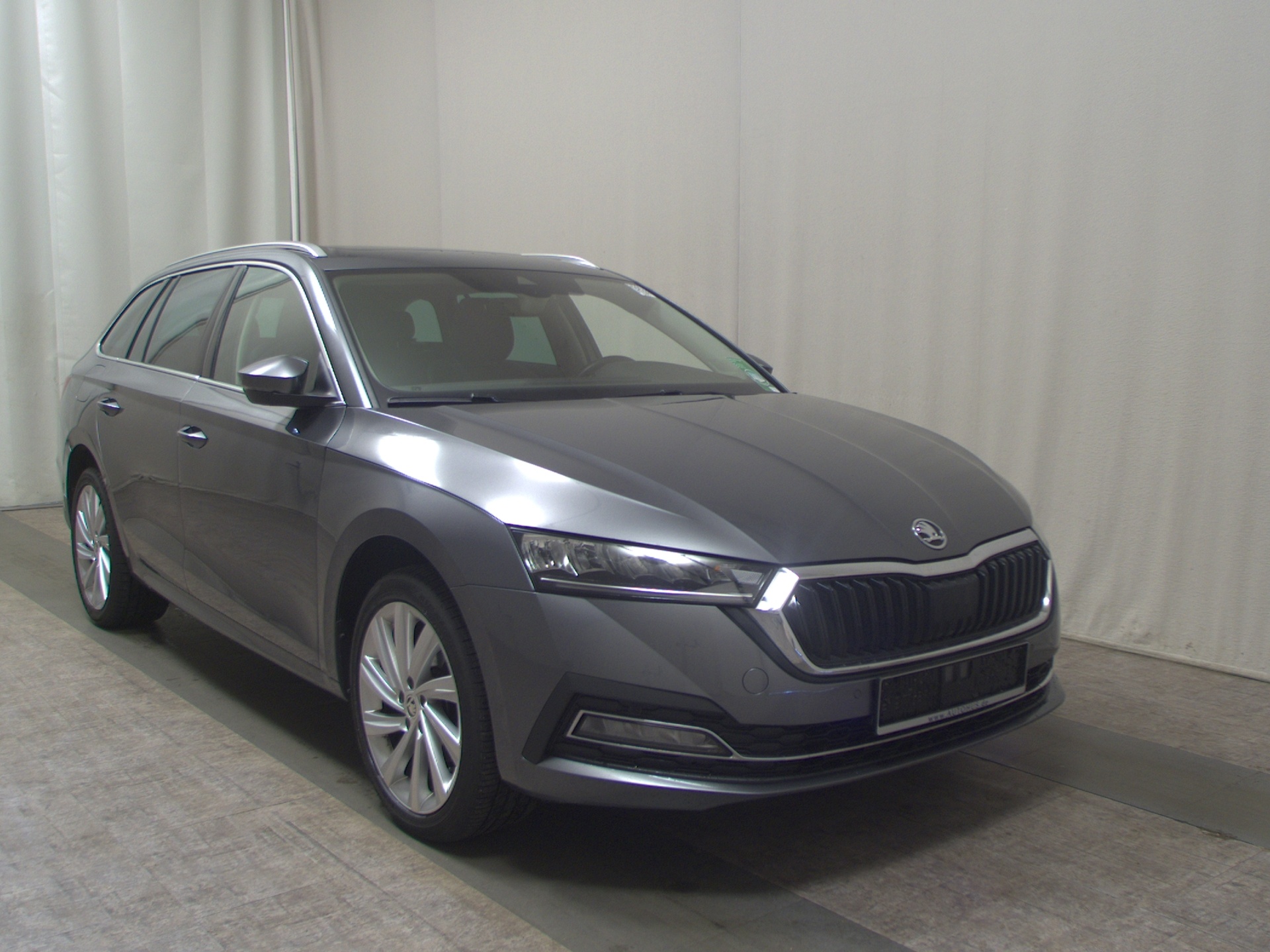 Skoda Octavia Kombi 2.0 TDI Style Leder Navi AHK Pano 3