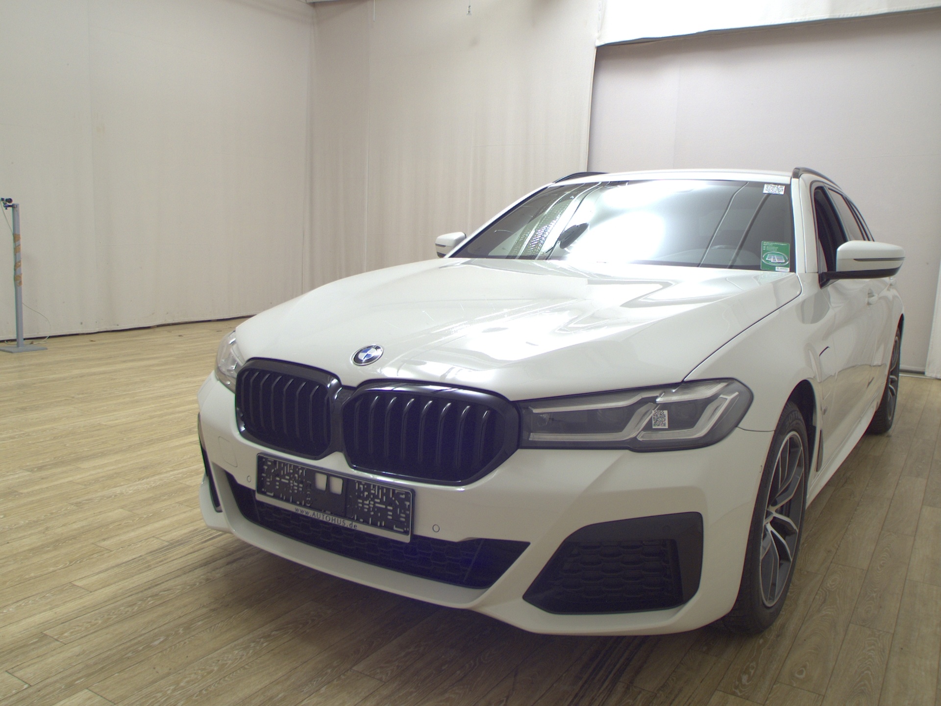 BMW 530e Touring M-Sport Navi LED+ LC prof. RfK Shz 2