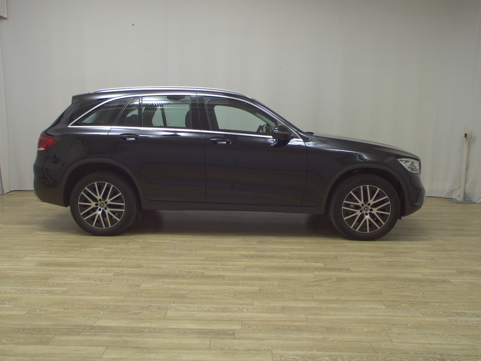 Mercedes-Benz GLC 300 e 4M Leder Navi LED AHK Shz PDC Tempomat