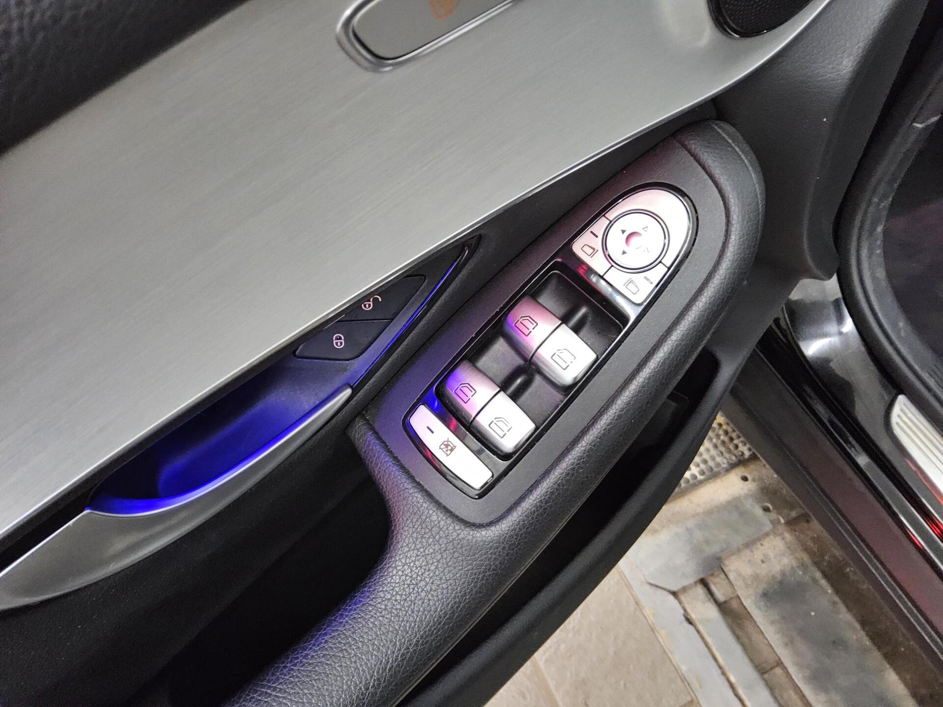 Mercedes-Benz GLC 300 e 4M Leder Navi LED AHK Shz PDC Tempomat 9