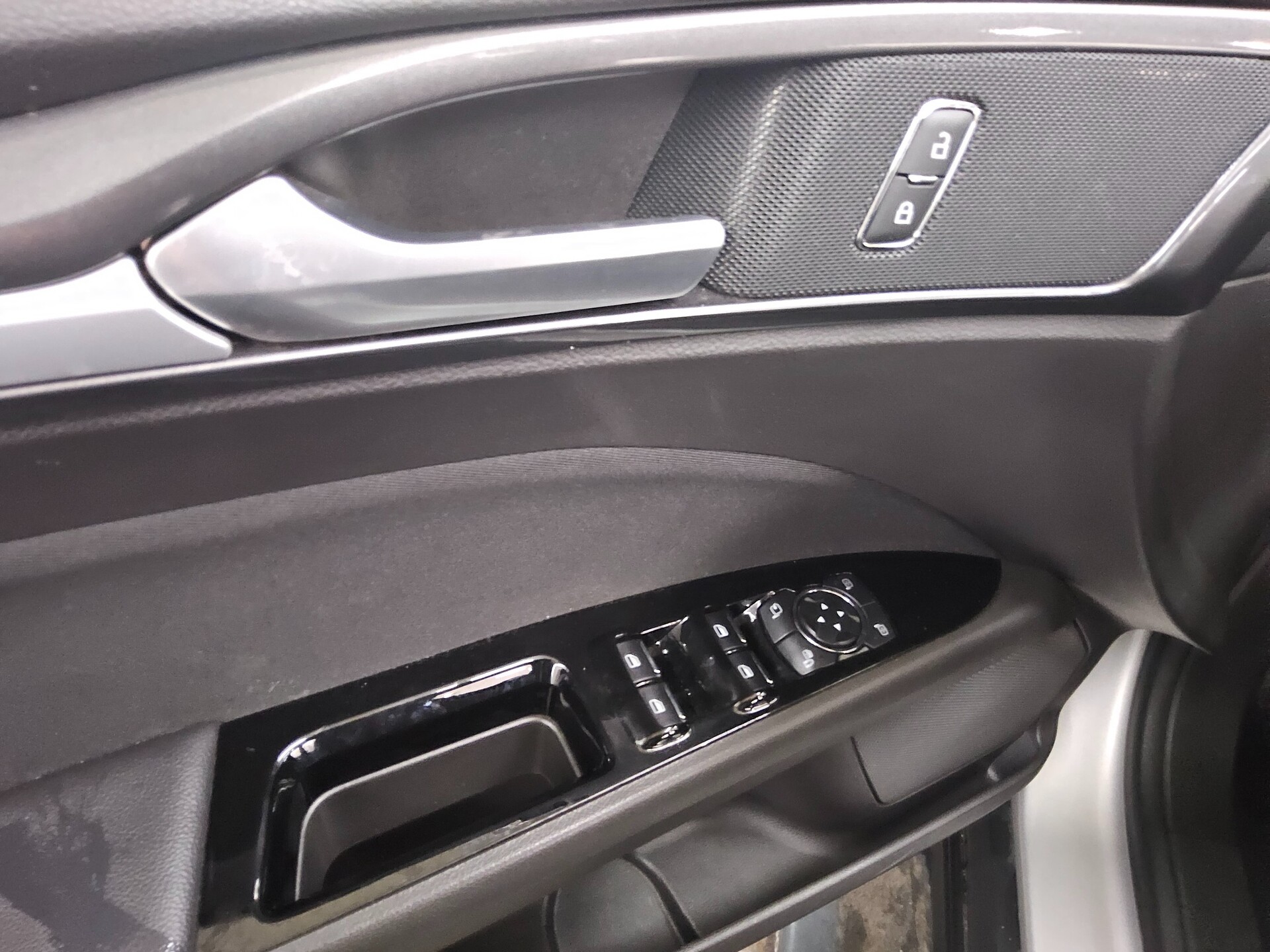 Ford Mondeo Turnier 2.0 EB Trend Navi Shz RFK PDC 9