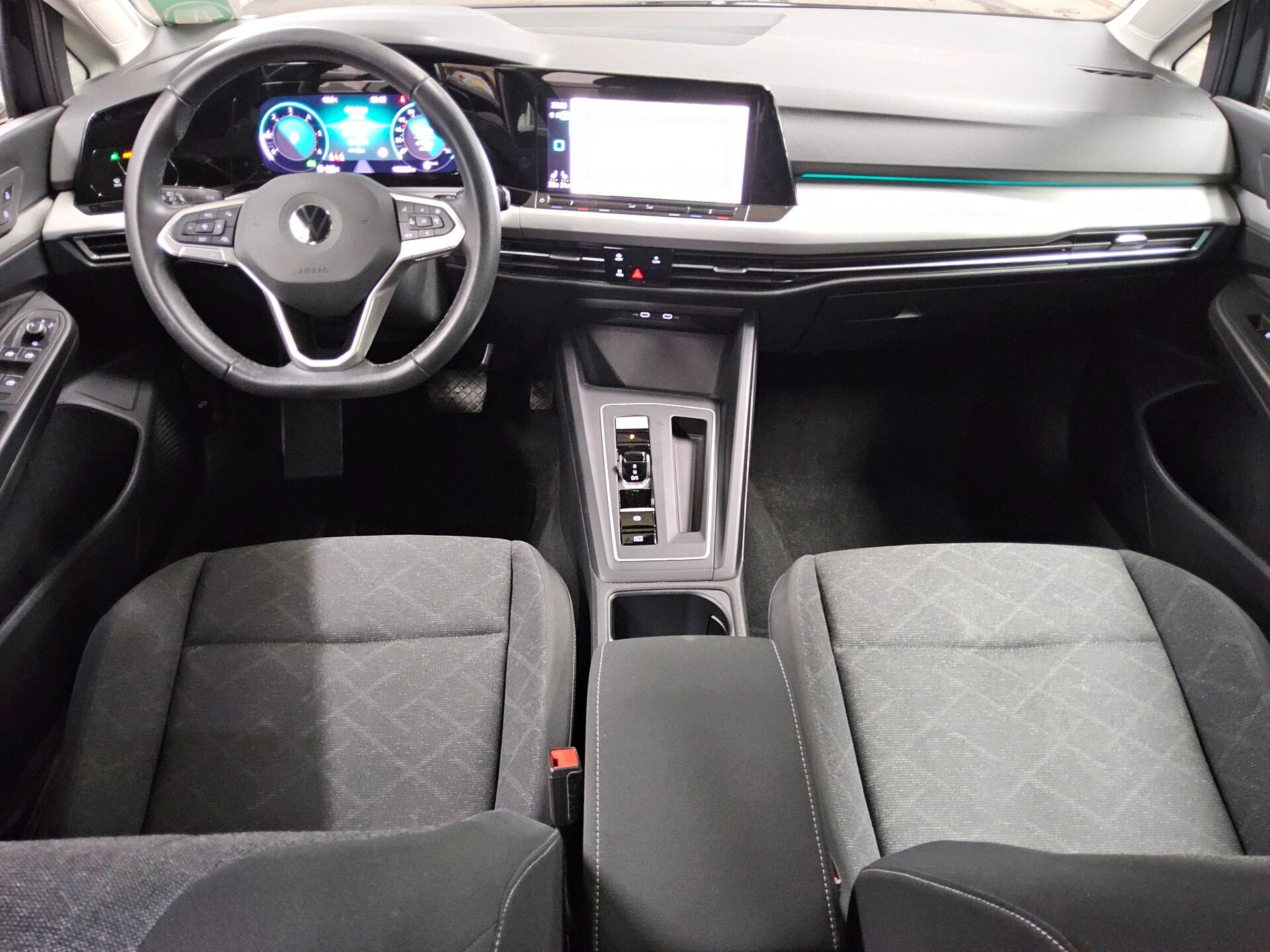 Volkswagen Golf-8 Var. 2.0 TDI Life Navi LED DC ACC PDC SHZ 5