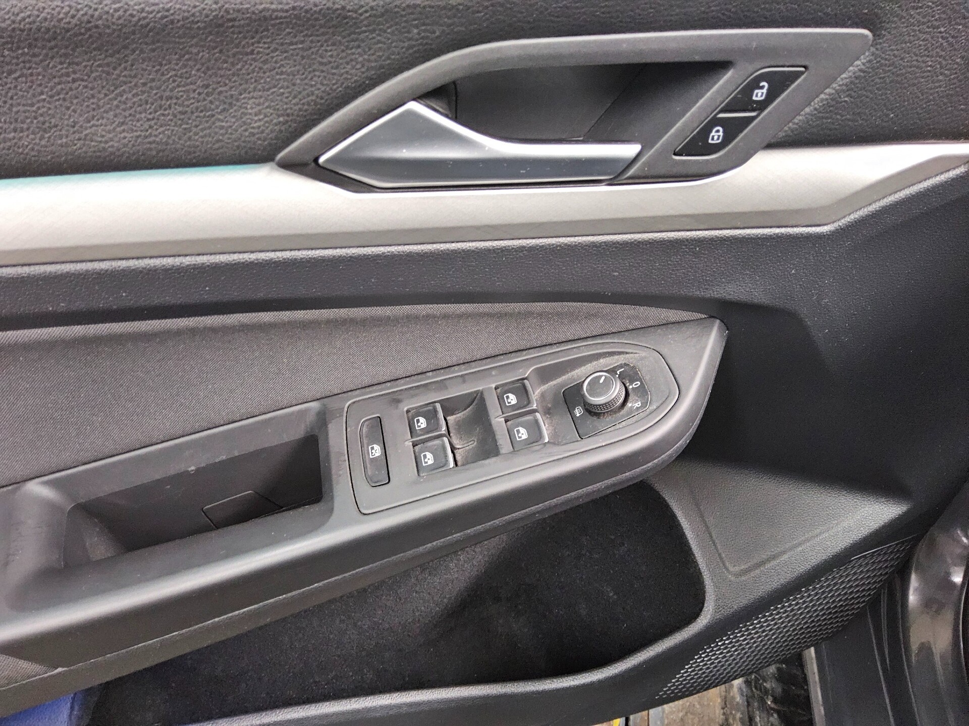 Volkswagen Golf-8 Var. 2.0 TDI Life Navi LED DC ACC PDC SHZ 10