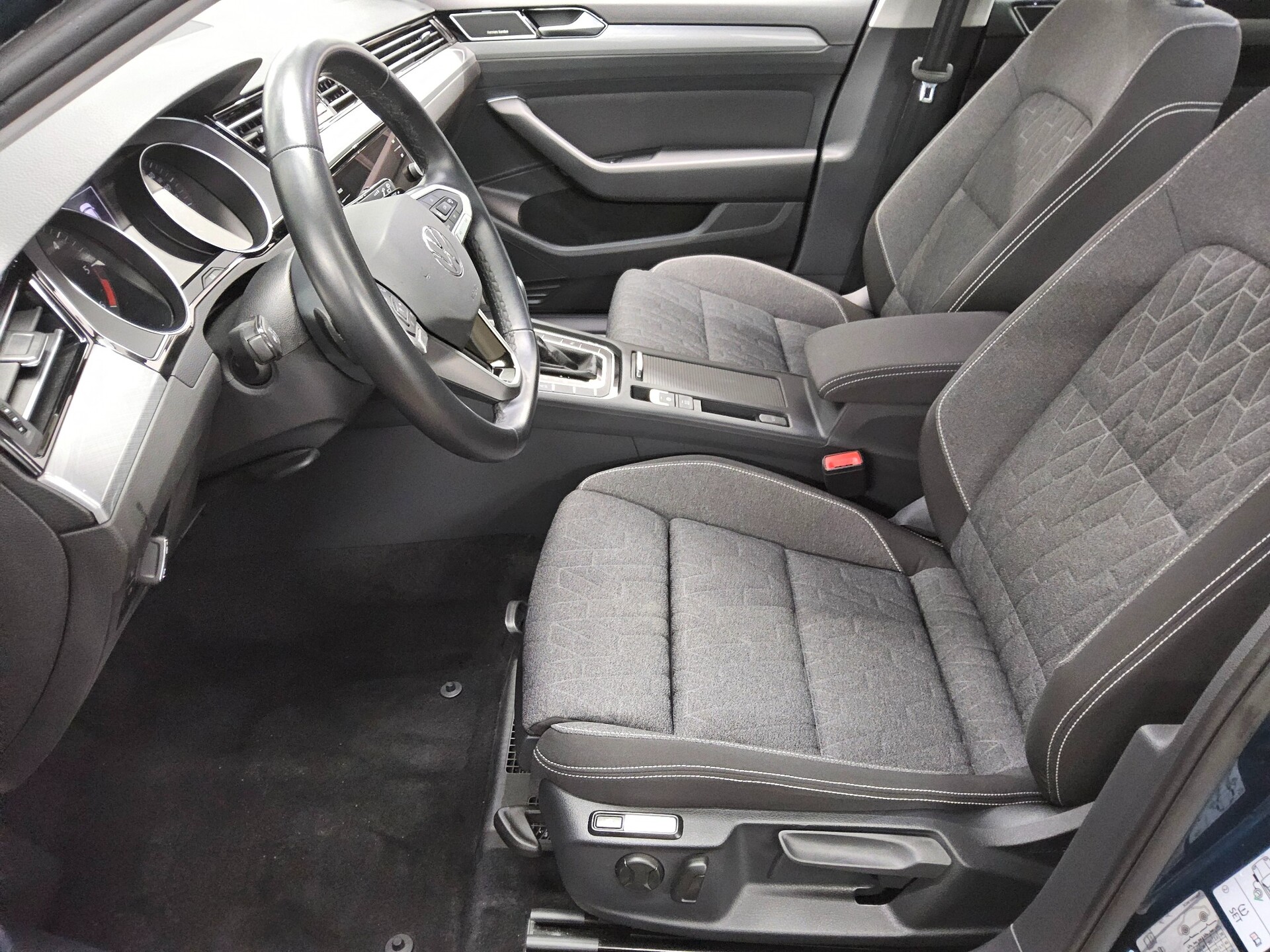 Volkswagen Passat Var. 2.0 TDI Business Navi LED H-K RfK 8