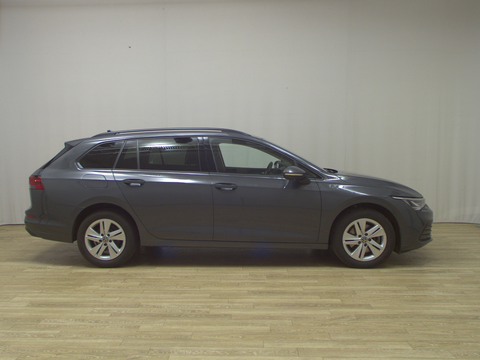 Volkswagen Golf-8 Var. 2.0 TDI Life Navi LED AID ACC Shz