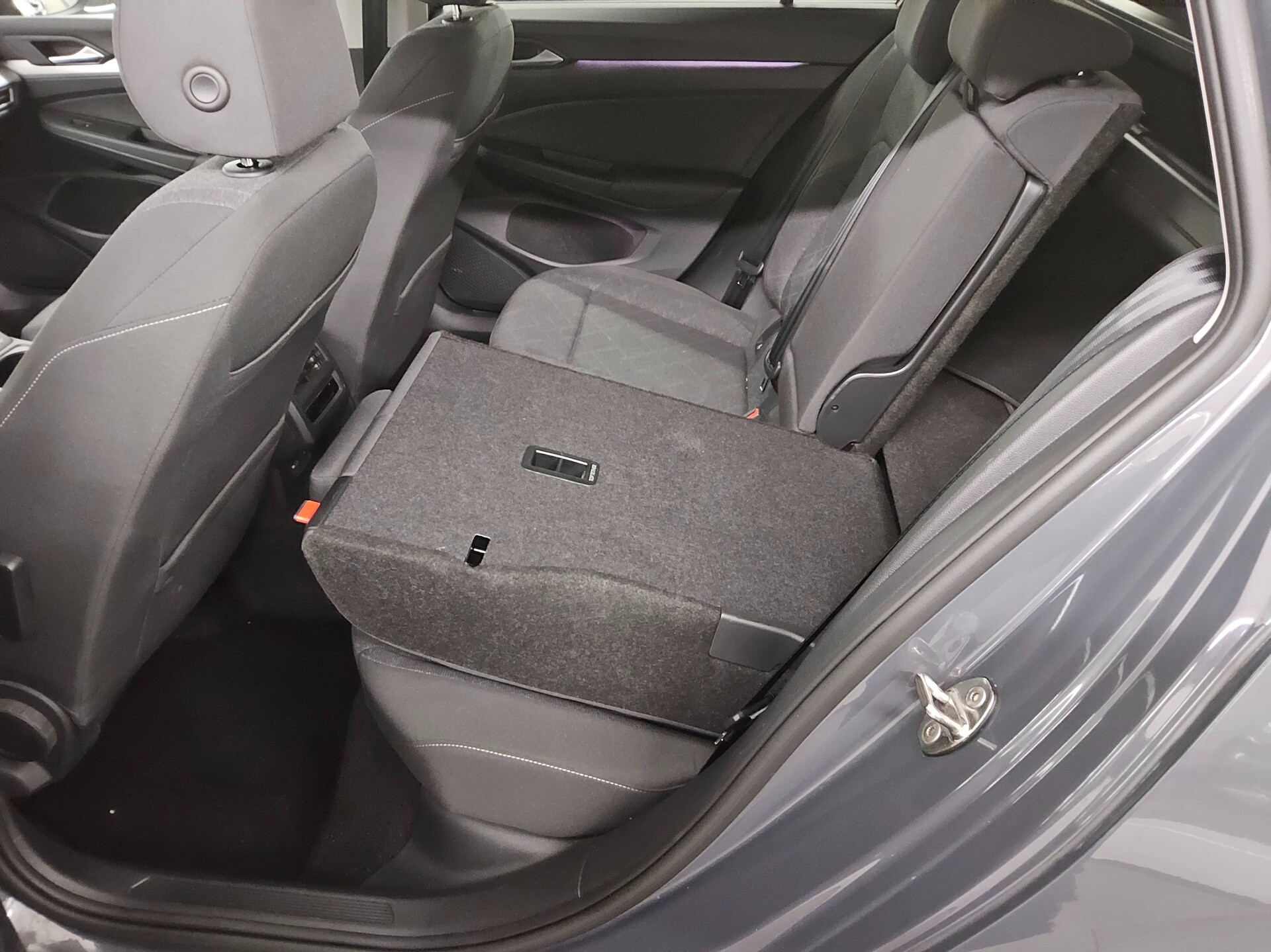 Volkswagen Golf-8 Var. 2.0 TDI Life Navi LED AID ACC Shz 13