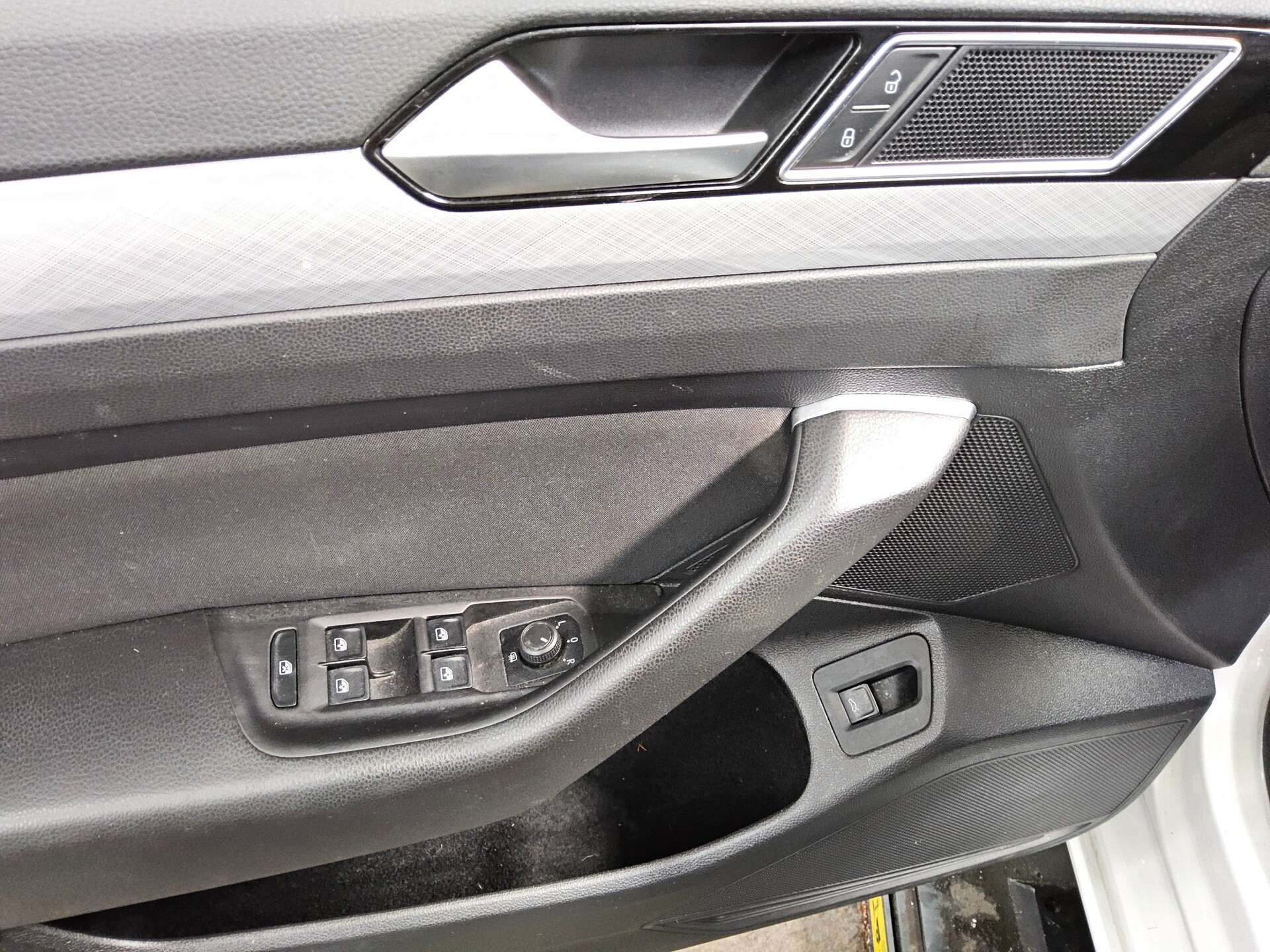 Volkswagen Passat Var. 2.0 TDI Business Navi LED Pano RFK 9