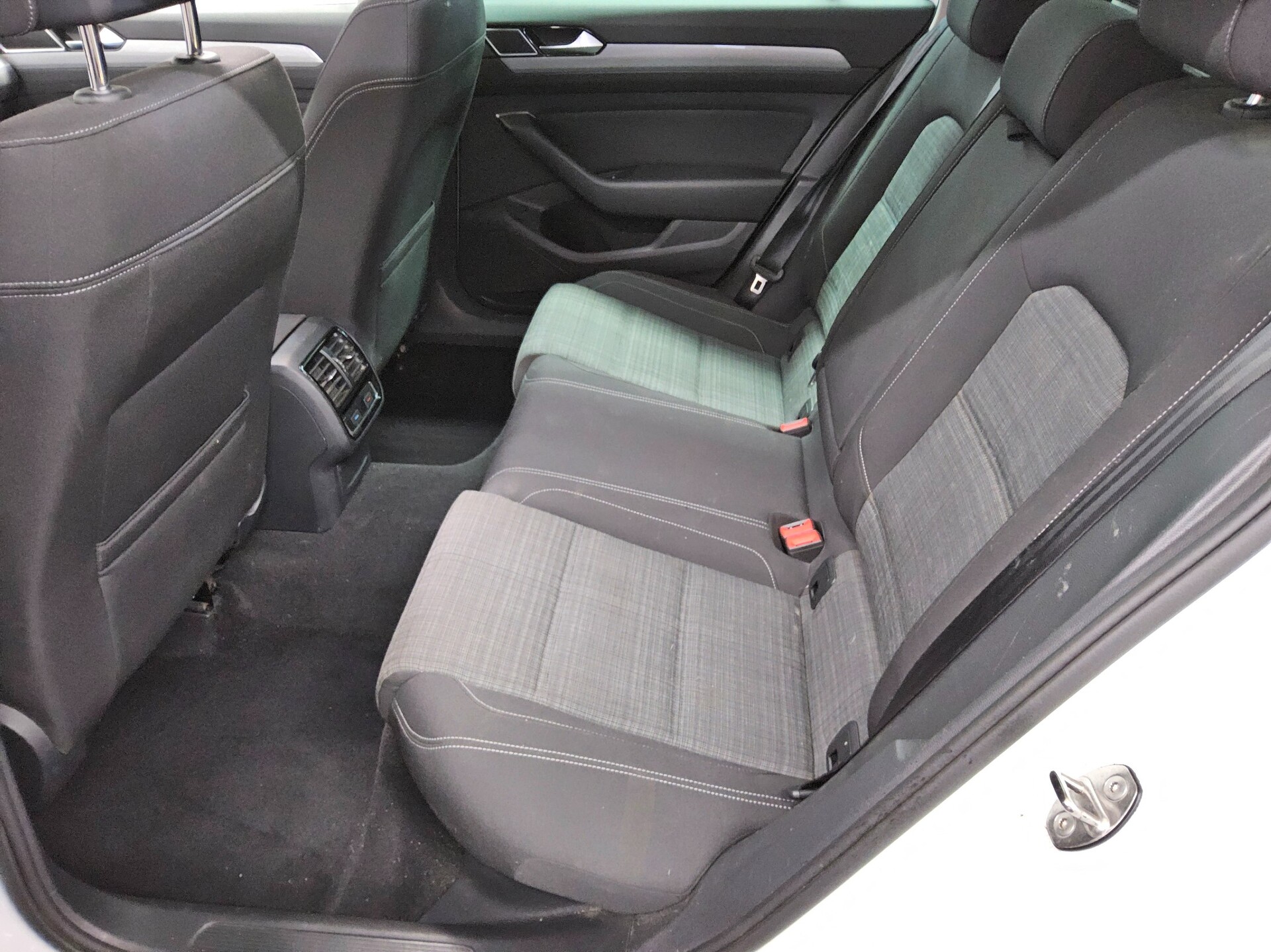 Volkswagen Passat Var. 2.0 TDI Business Navi LED Pano RFK 13