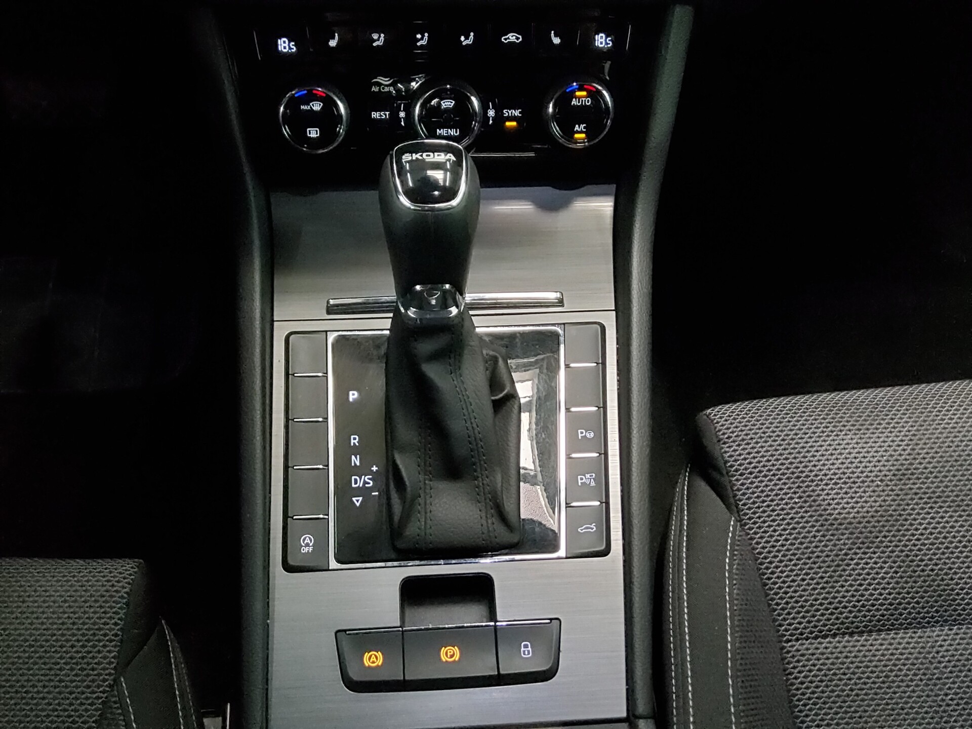 Skoda Superb Kombi 2.0 TDI Style Navi LED AID AHK ACC 6