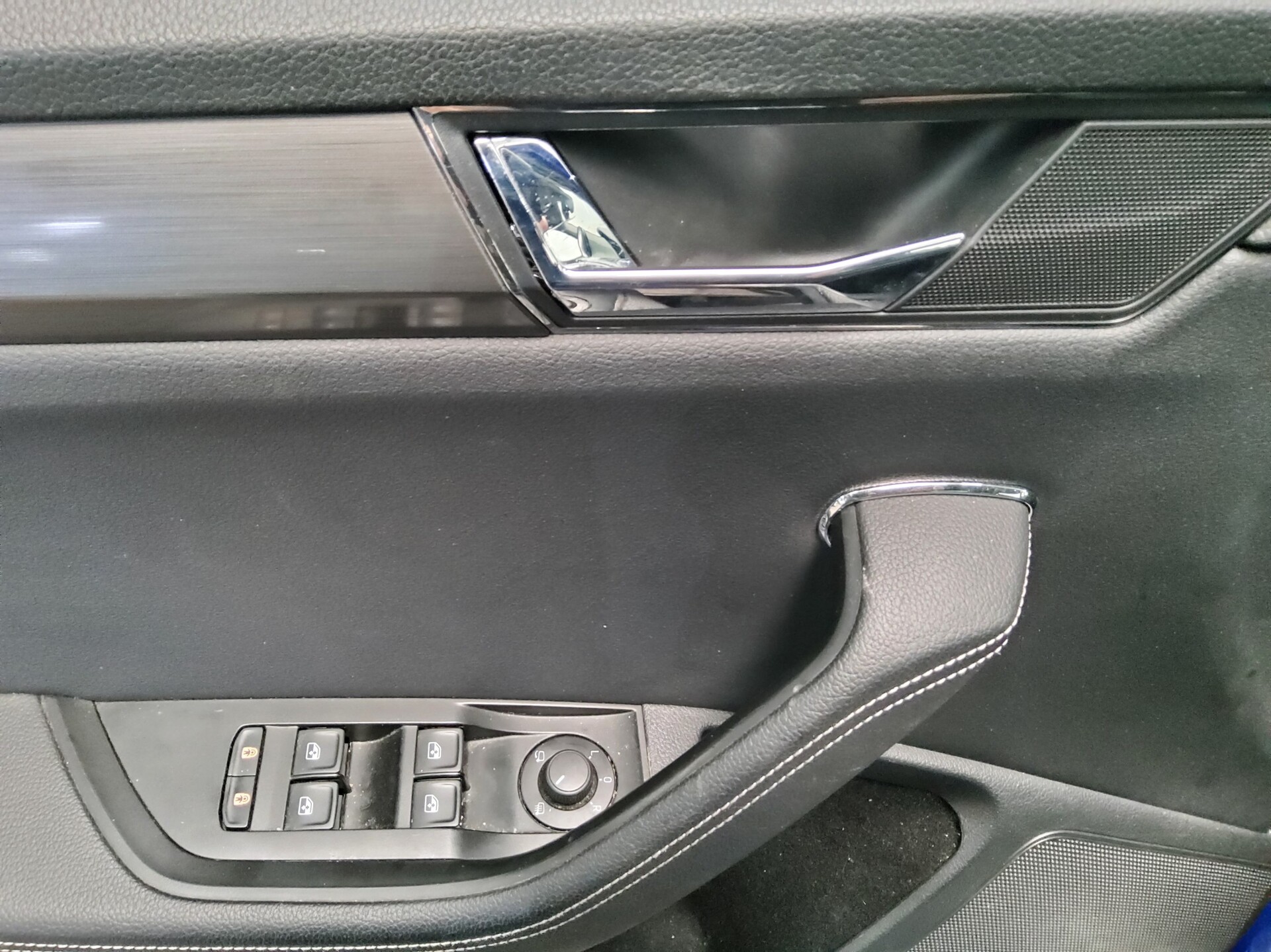 Skoda Superb Kombi 2.0 TDI Style Navi LED AID AHK ACC 10