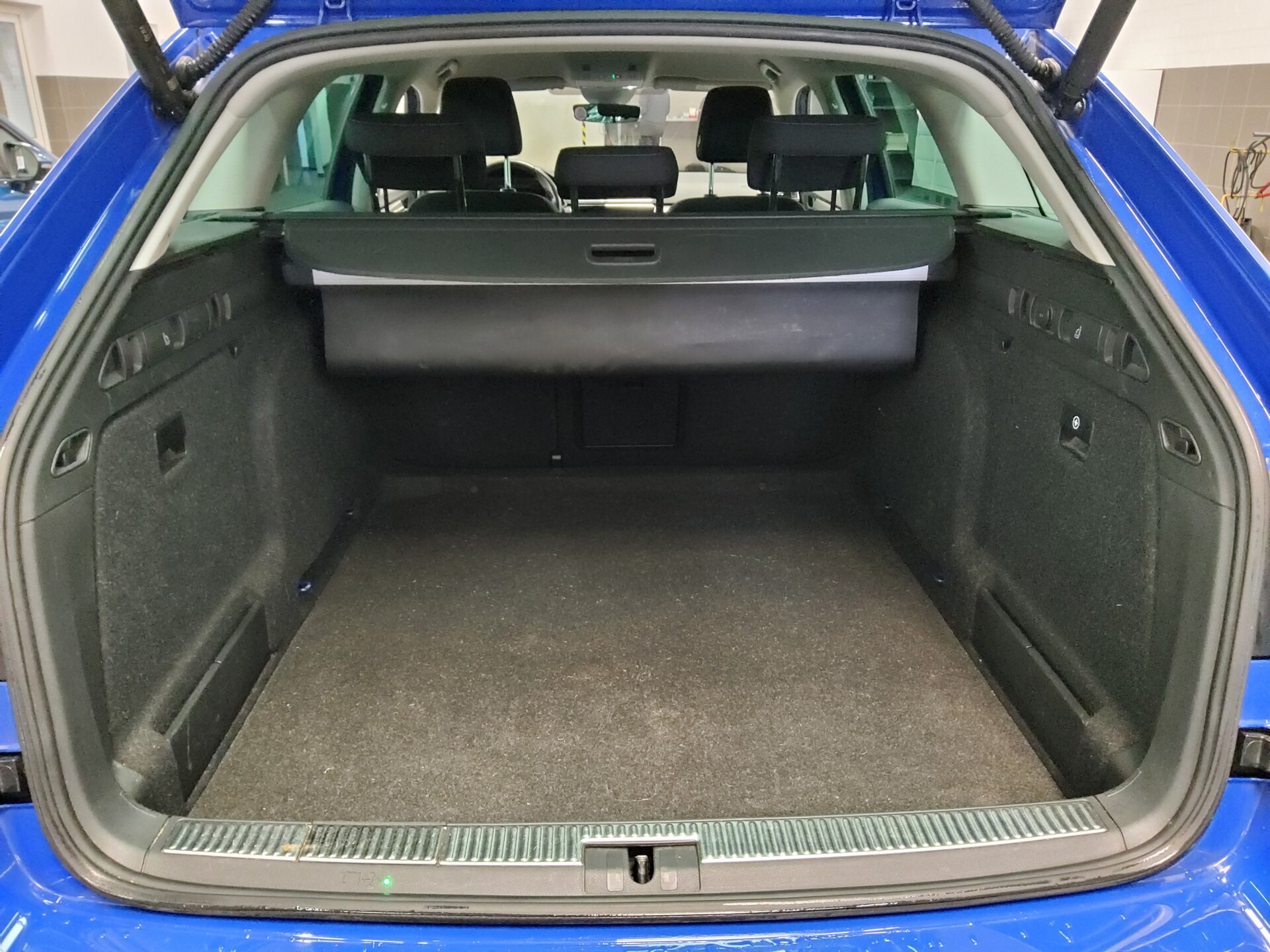 Skoda Superb Kombi 2.0 TDI Style Navi LED AID AHK ACC 12