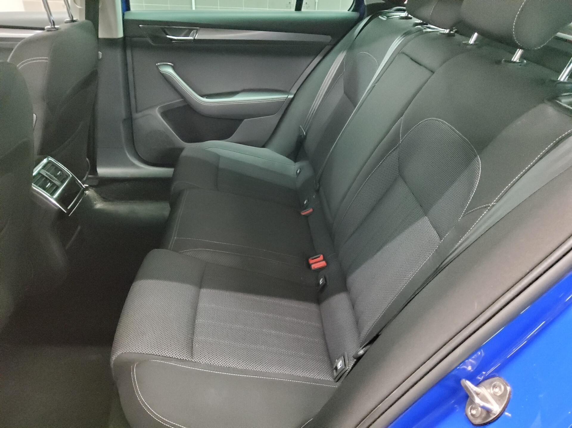 Skoda Superb Kombi 2.0 TDI Style Navi LED AID AHK ACC 13