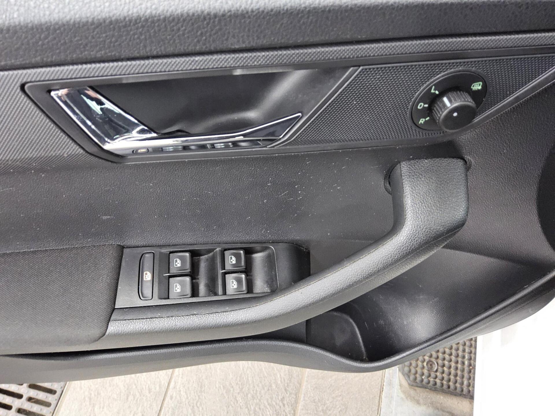 Skoda Fabia Kombi 1.0 TSI Ambition Navi PDC Tempomat 9