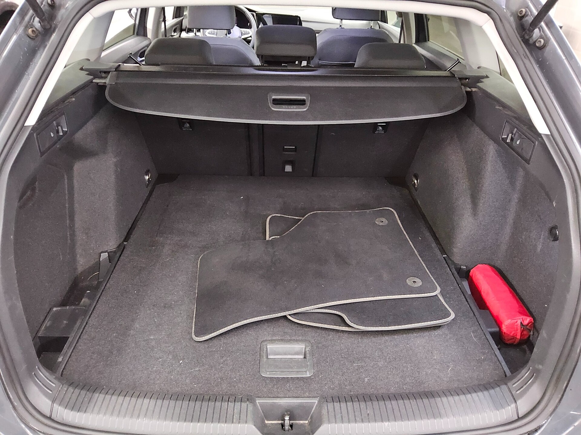 Volkswagen Golf-8 Var. 2.0 TDI Life Navi LED DC ACC PDC SHZ 12