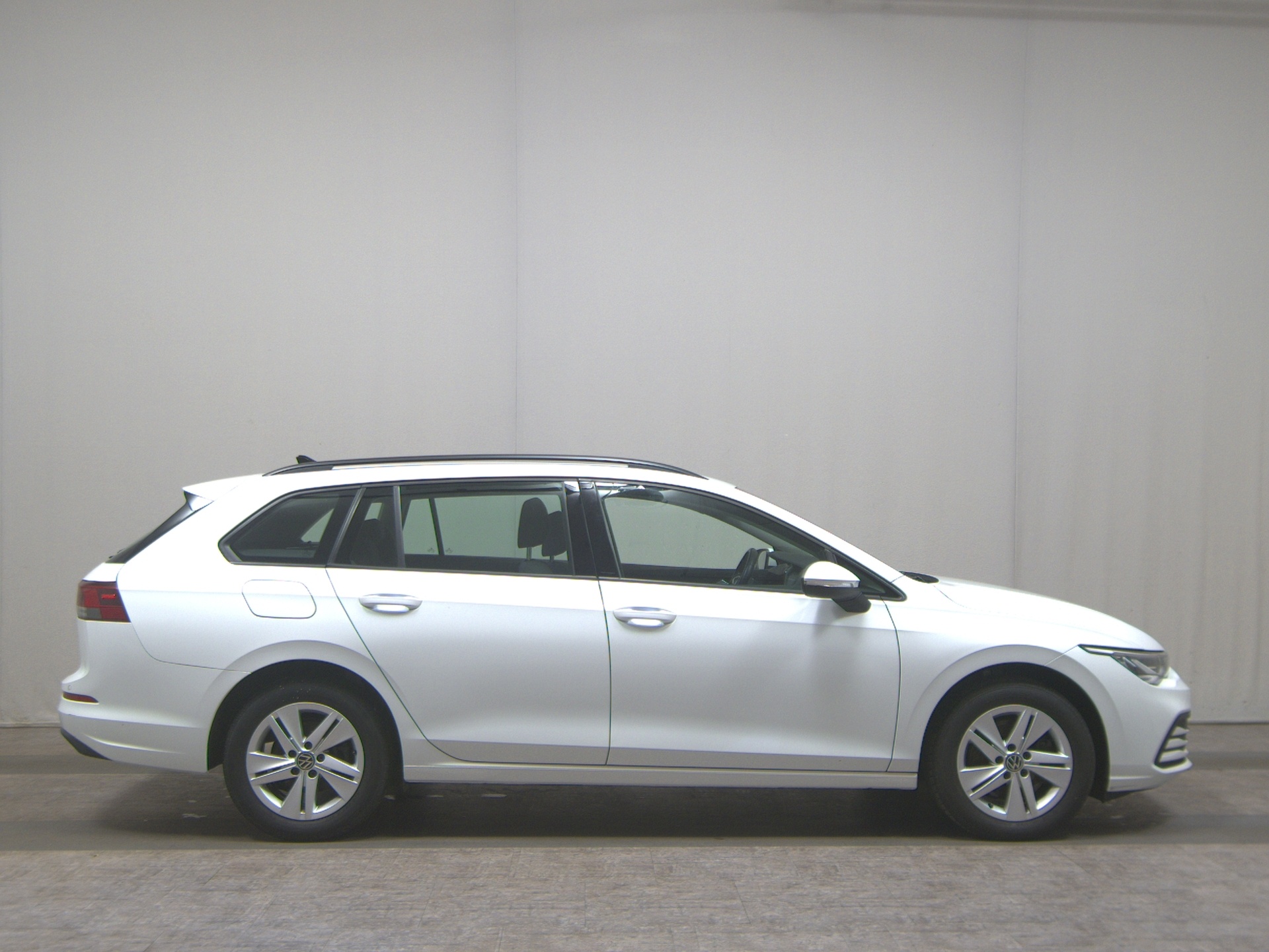 Volkswagen Golf-8 Var. 2.0 TDI Life Navi LED DC ACC PDC Shz