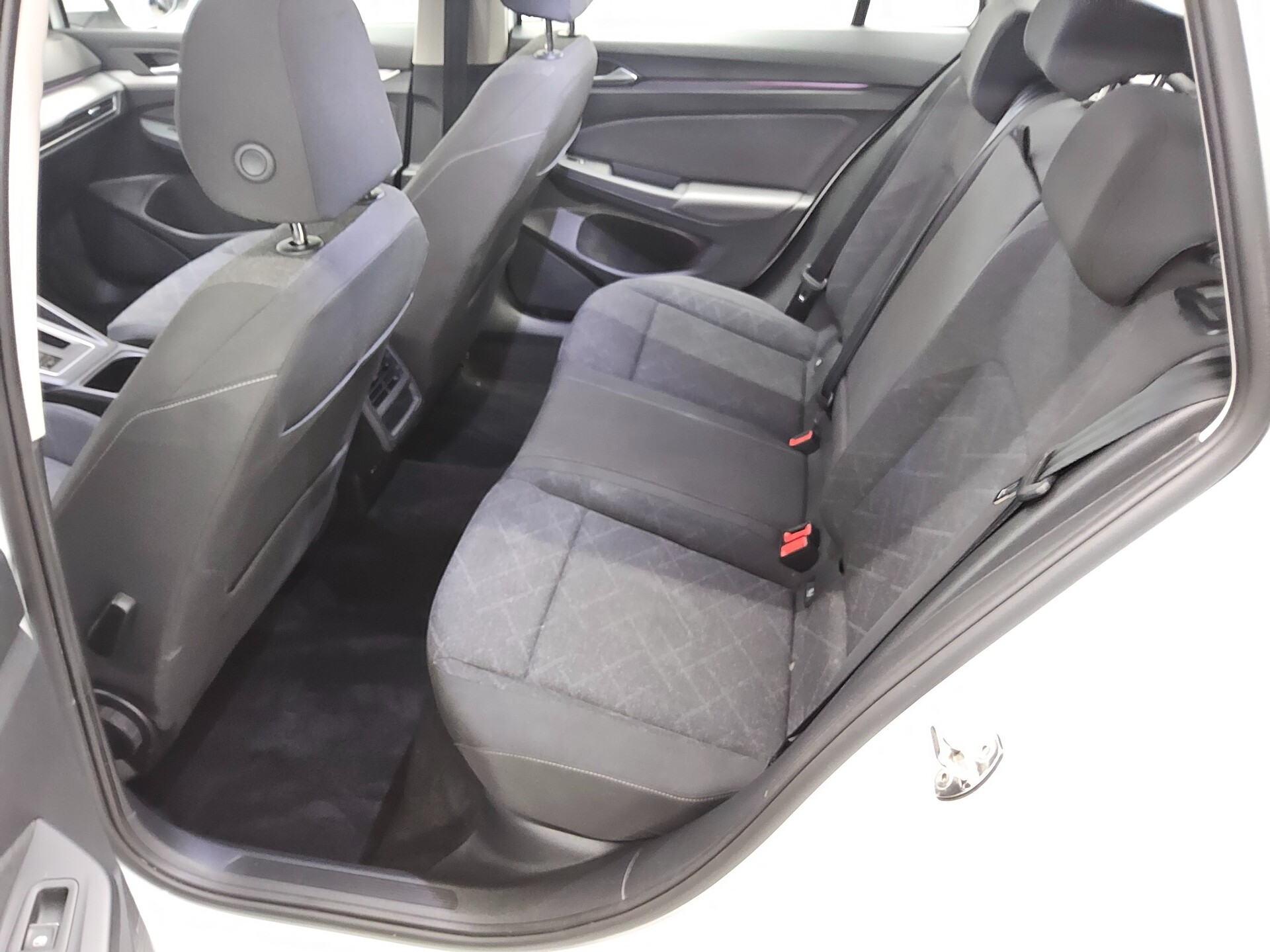 Volkswagen Golf-8 Var. 2.0 TDI Life Navi LED DC ACC PDC Shz 13