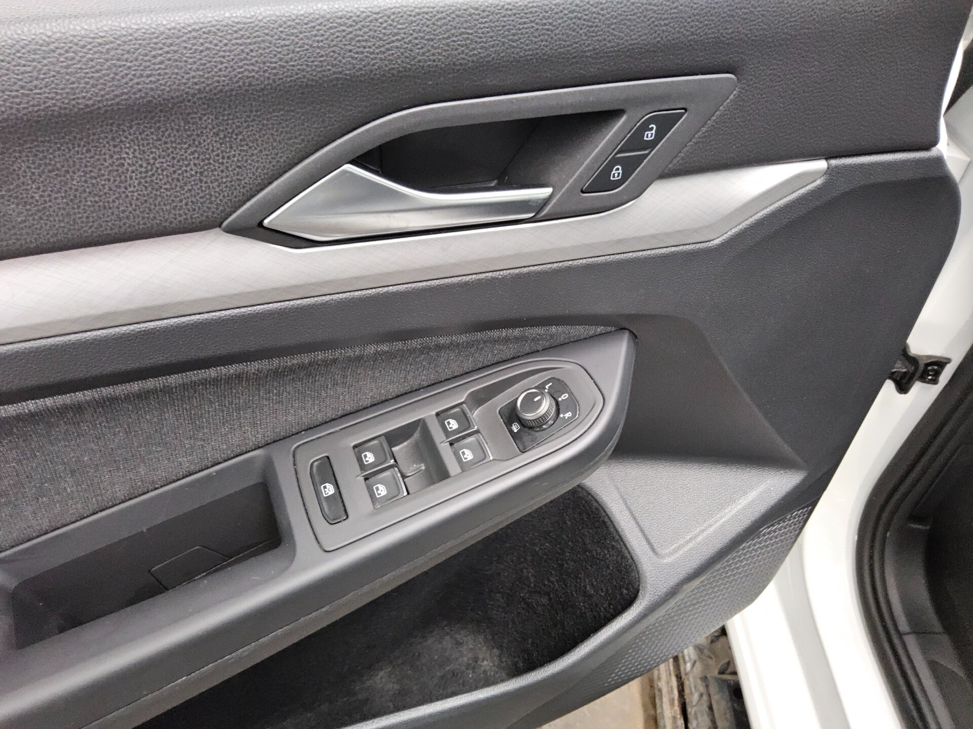 Volkswagen Golf-8 Var. 2.0 TDI Life Navi LED DC ACC PDC Shz 10