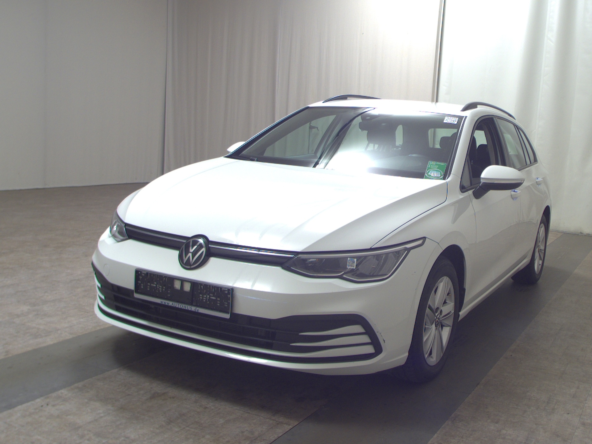 Volkswagen Golf-8 Var. 2.0 TDI Life Navi LED DC ACC PDC Shz 2