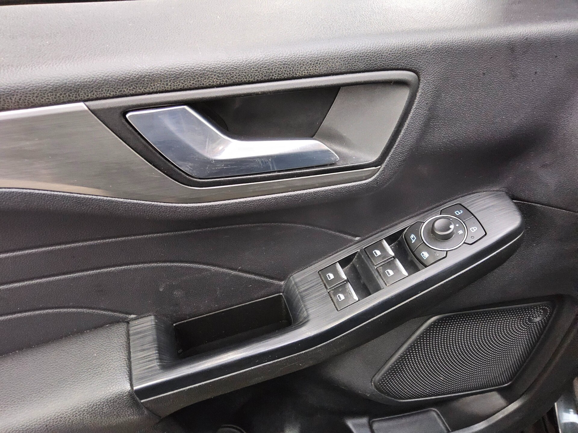 Ford Kuga 1.5 EB Titanium X Navi DigiTacho LED AHK 10