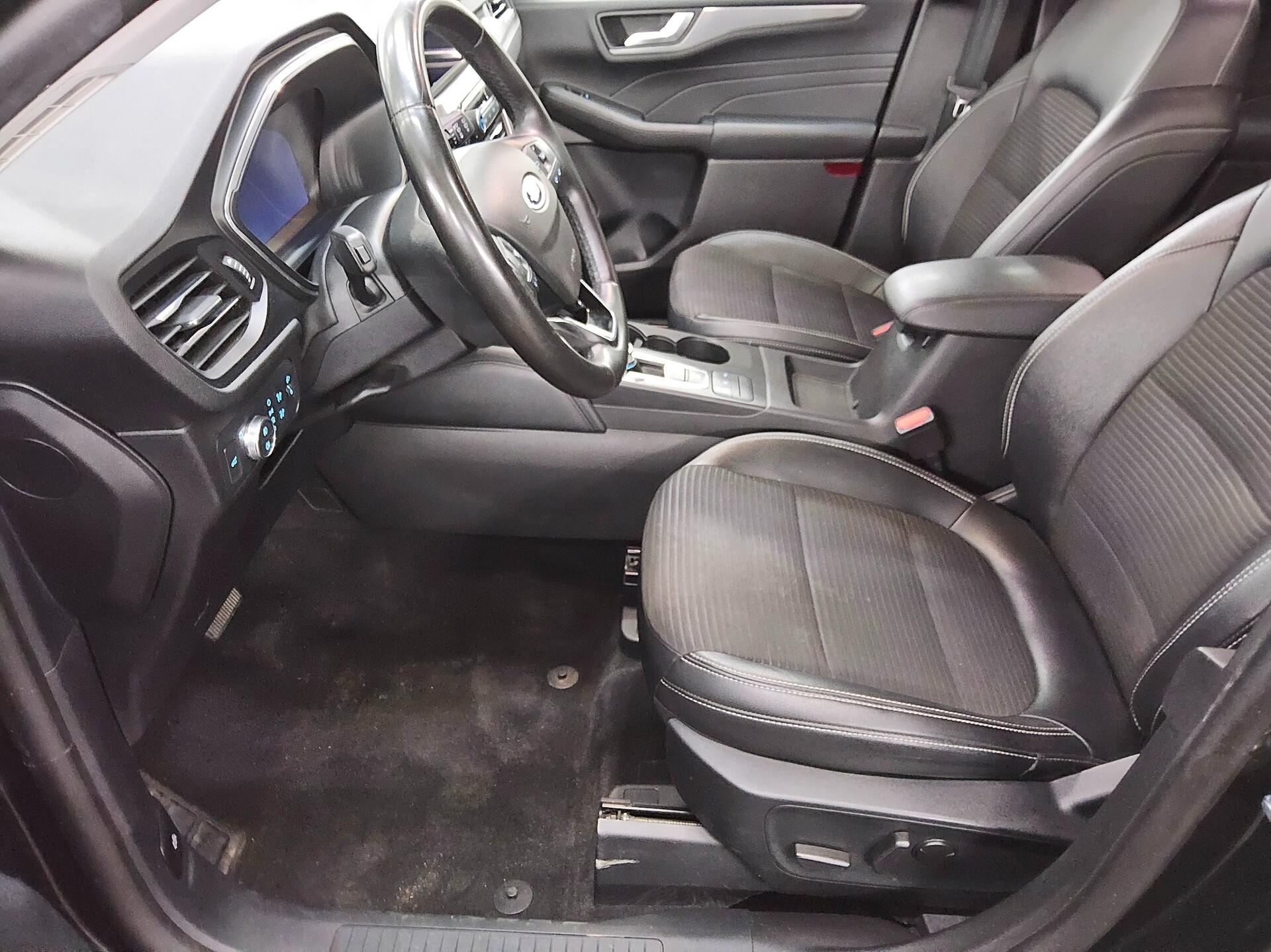 Ford Kuga 1.5 EB Titanium X Navi DigiTacho LED AHK 9