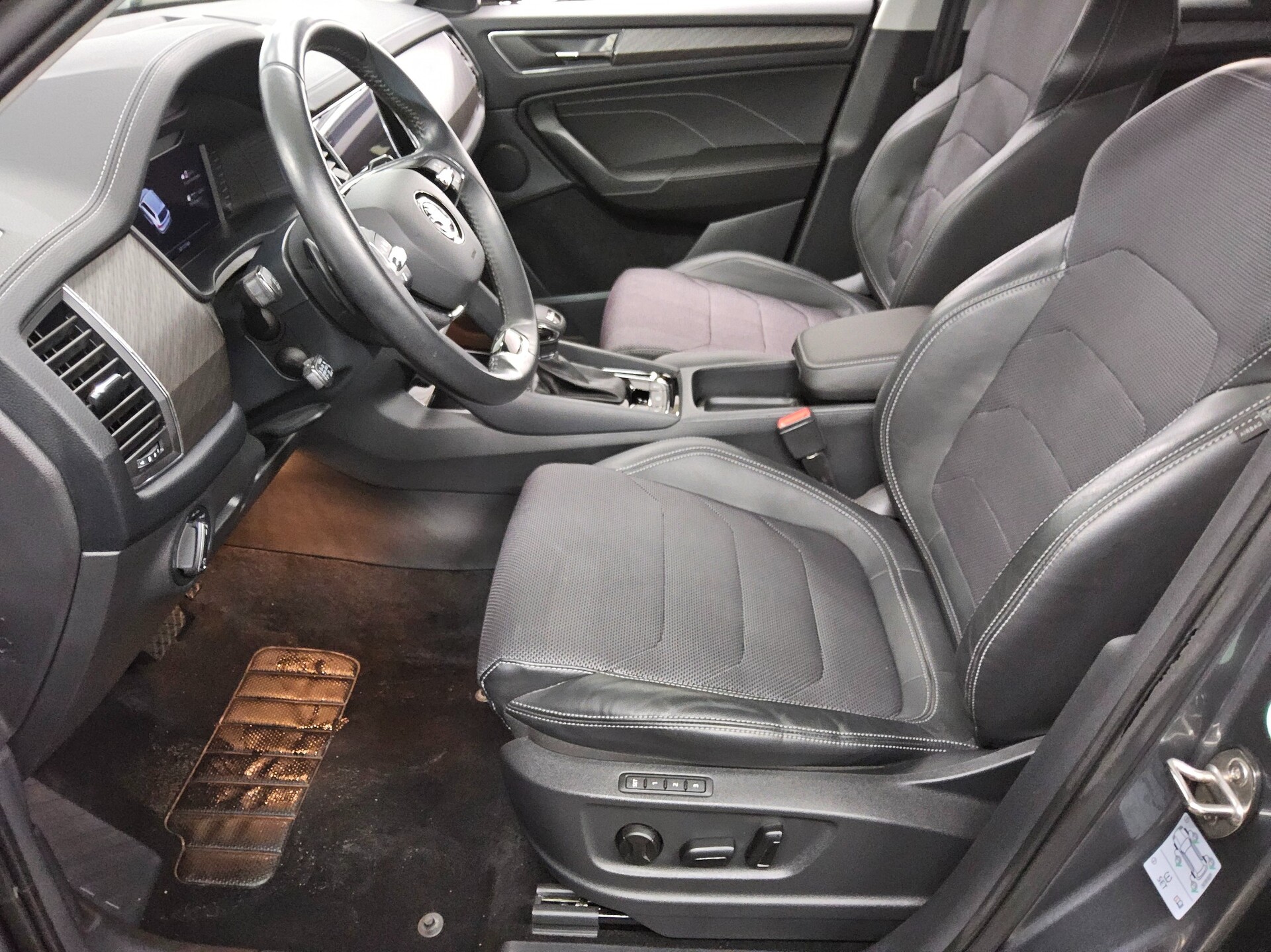 Skoda Kodiaq 2.0 TDI Style T-Leder Navi LED vc RfK ACC 9