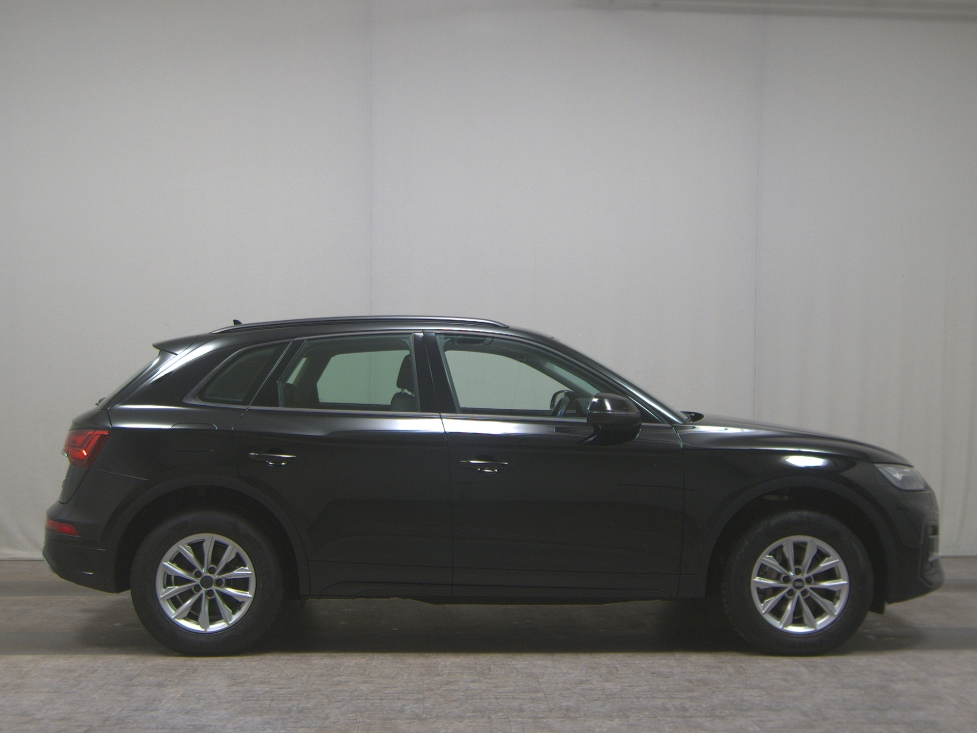 Audi Q5 40 TDI Qu. Navi vc+ LED AHK PDC Shz