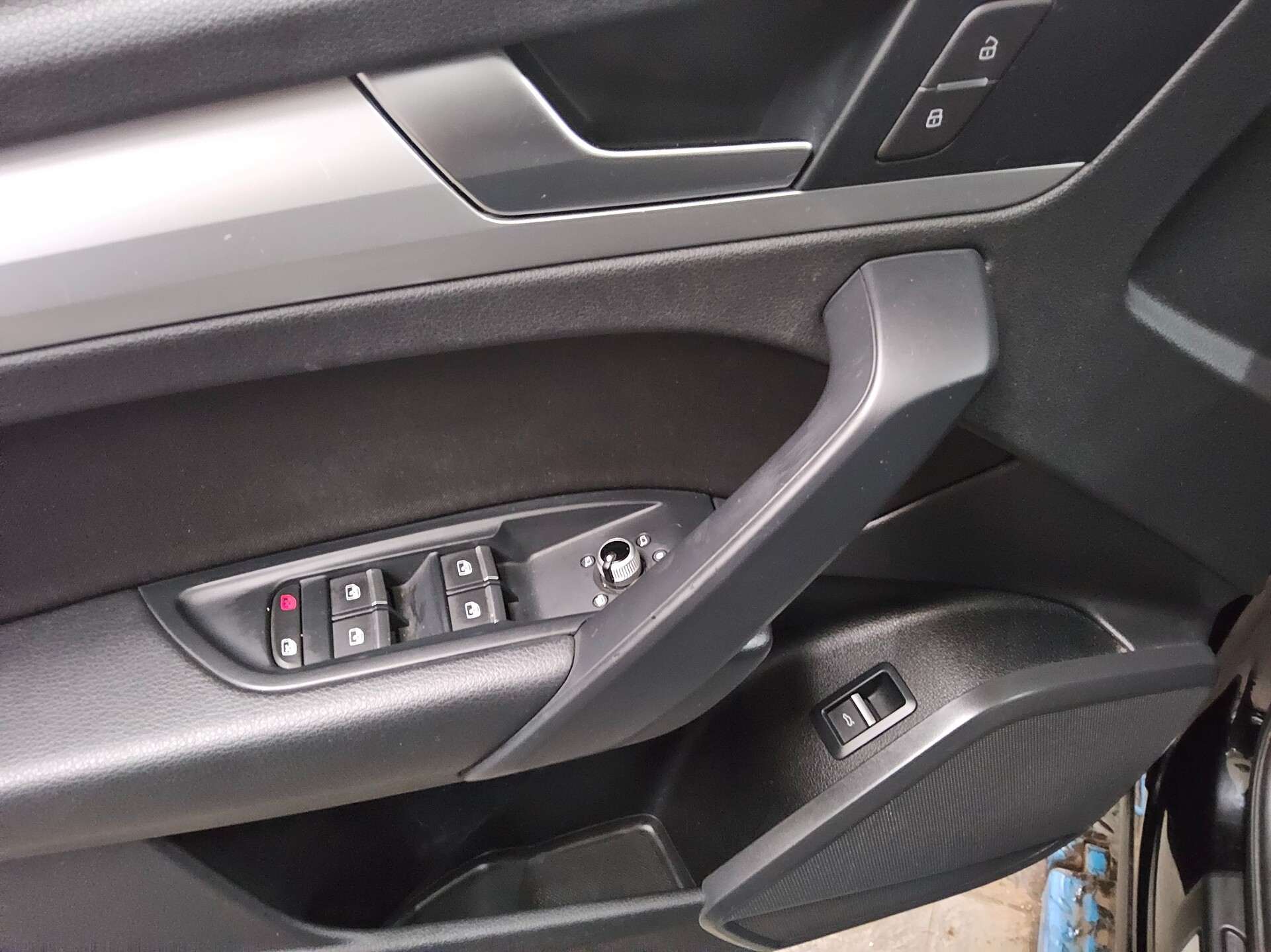 Audi Q5 40 TDI Qu. Navi vc+ LED AHK PDC Shz 10