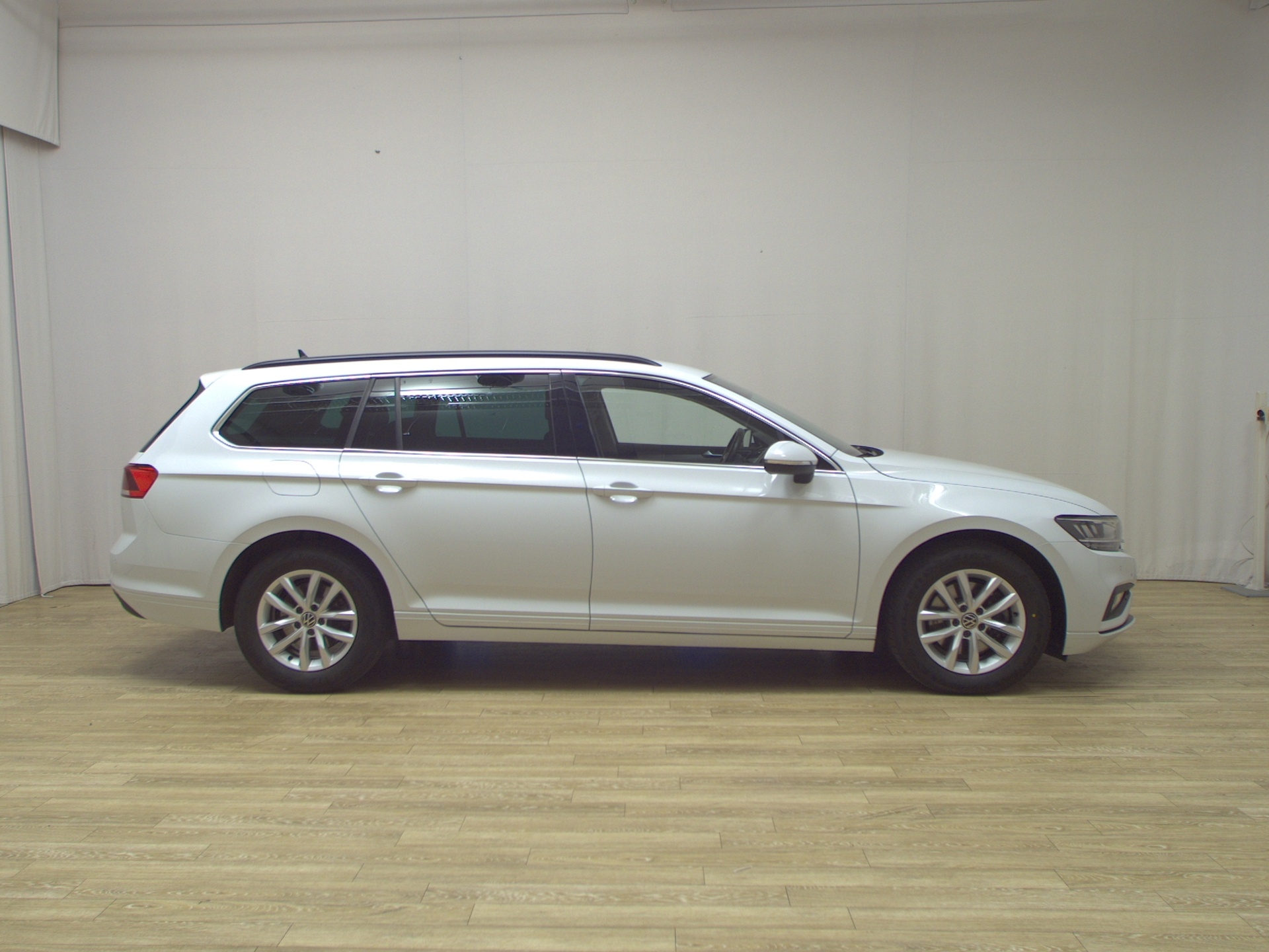 Volkswagen Passat Var. 2.0 TDI Business Navi LED RfK ACC