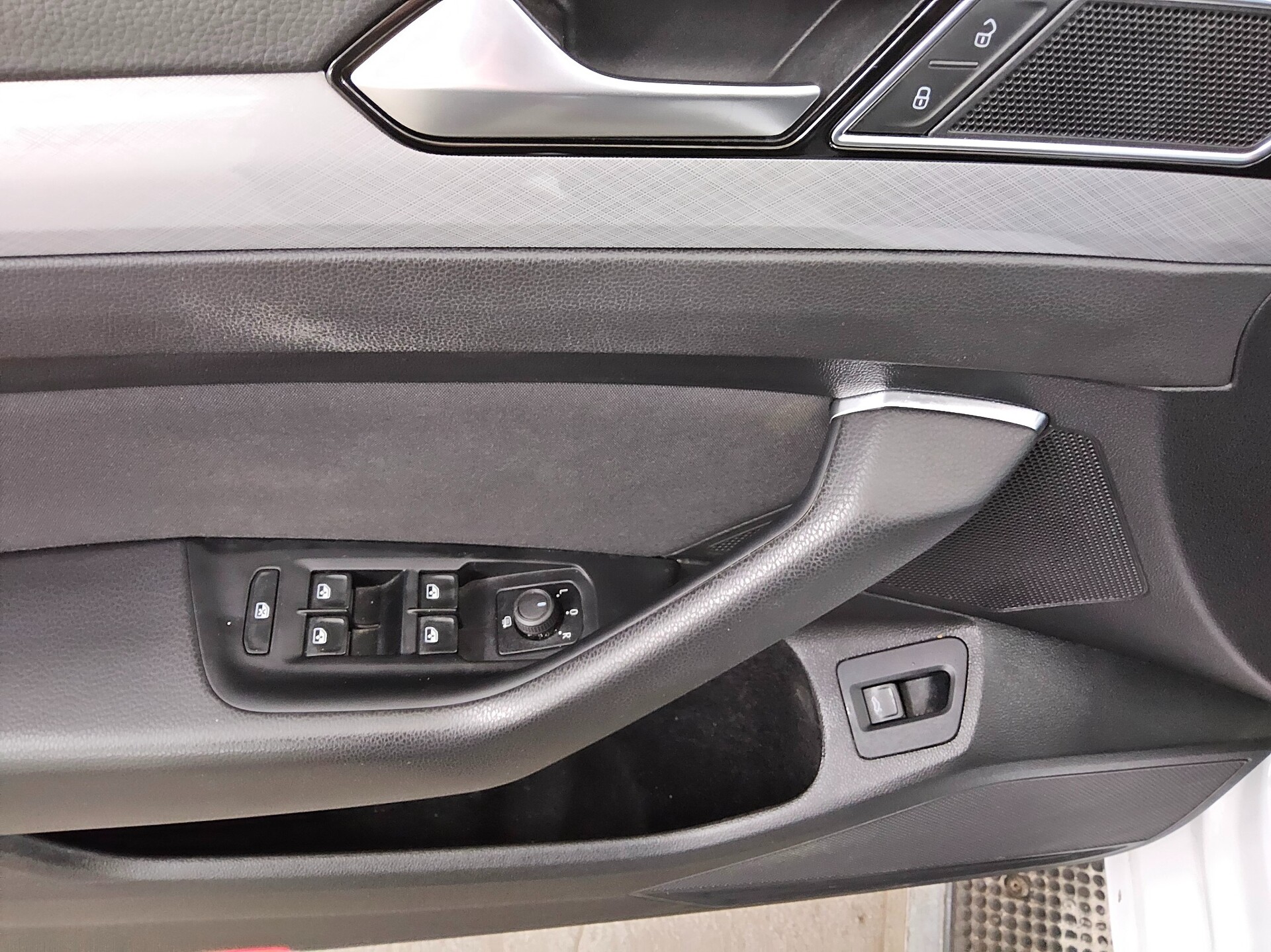 Volkswagen Passat Var. 2.0 TDI Business Navi LED RfK ACC 9