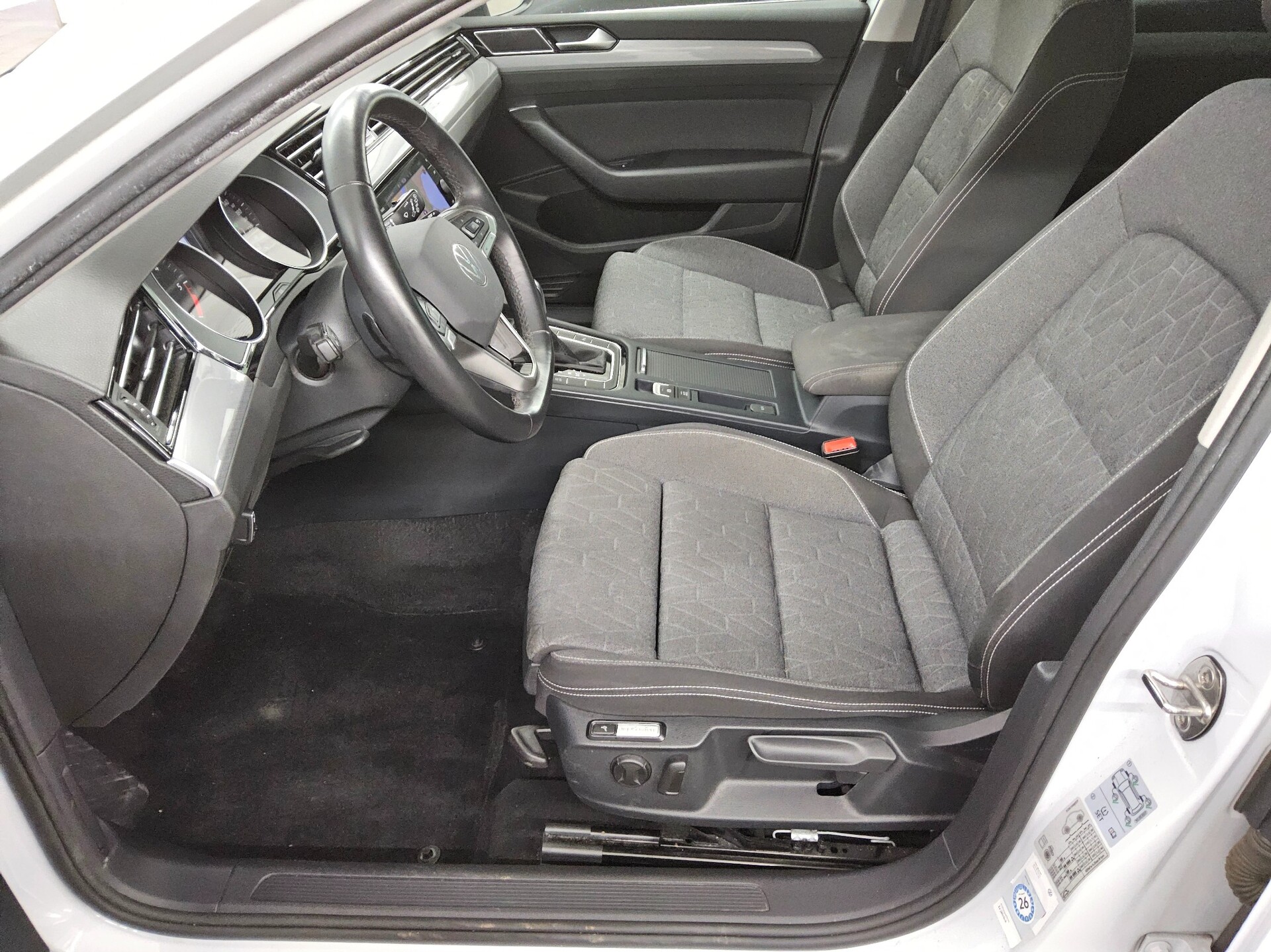 Volkswagen Passat Var. 2.0 TDI Business Navi LED RfK ACC 8