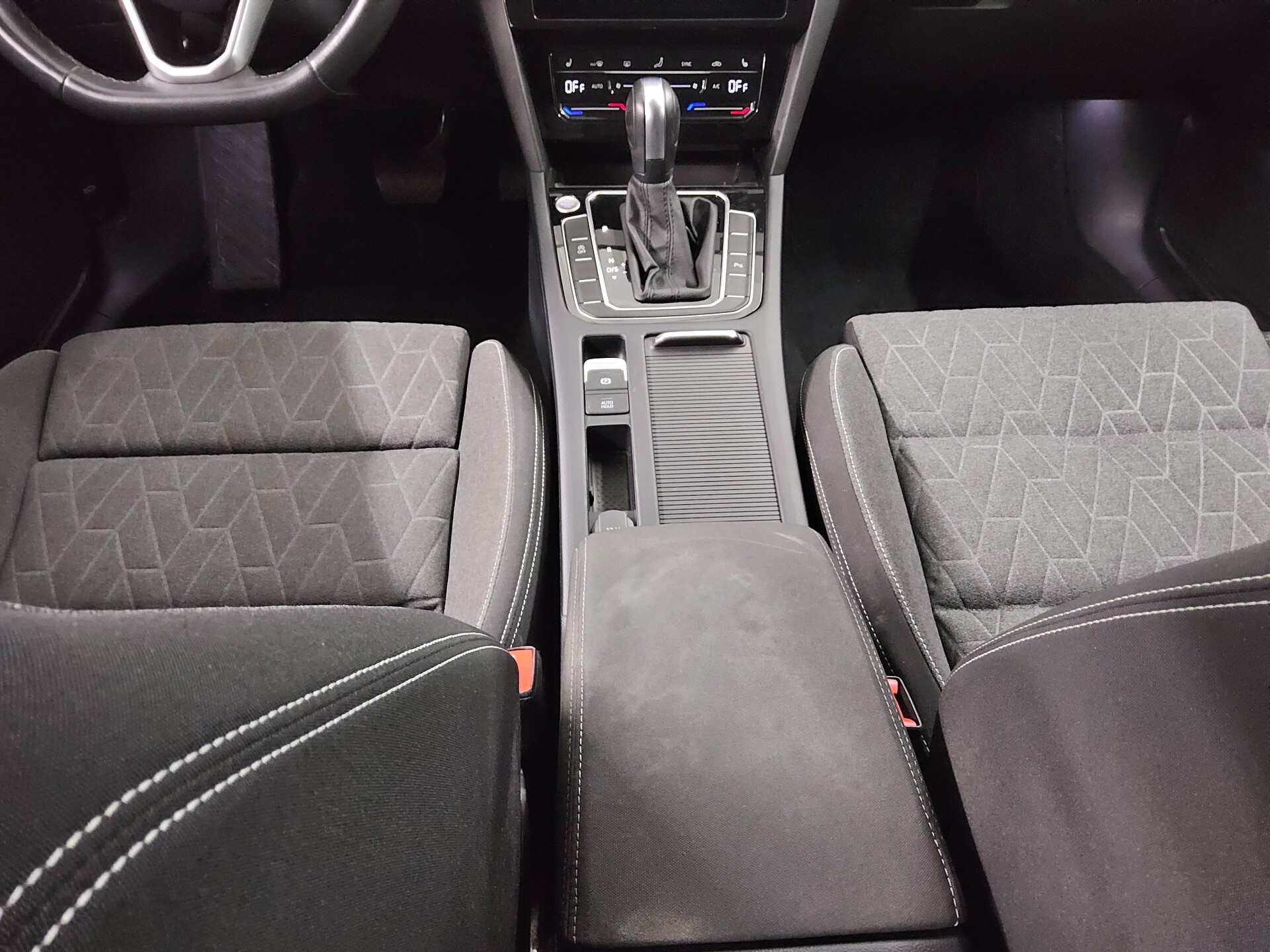 Volkswagen Passat Var. 2.0 TDI Business Navi LED RfK ACC 6