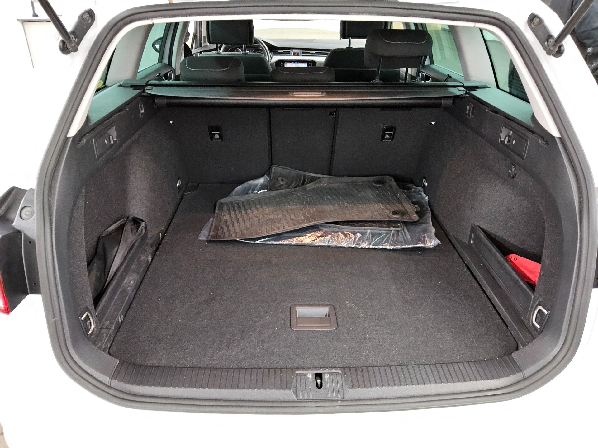 Volkswagen Passat Var. 2.0 TDI Business Navi LED RfK ACC 11