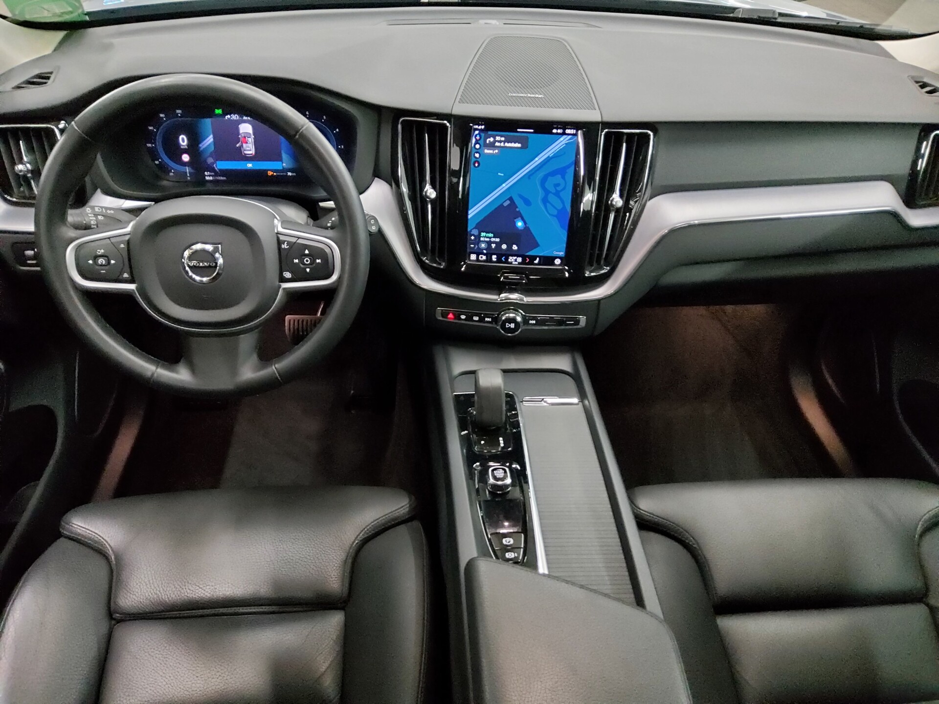 Volvo XC60 B4 Momentum Leder Navi LED RfK AHK Sound 5