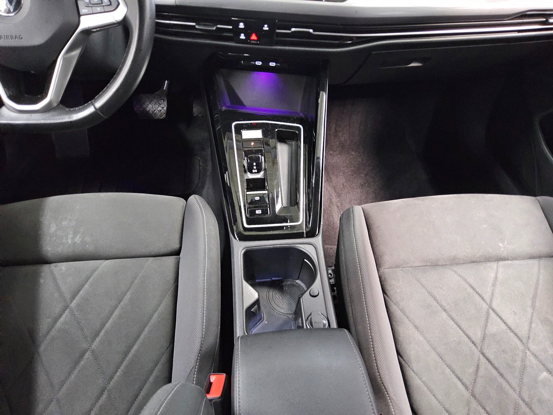 Volkswagen Golf-8 Var. 2.0 TDI Style Navi LED+ DC AHK PDC 6