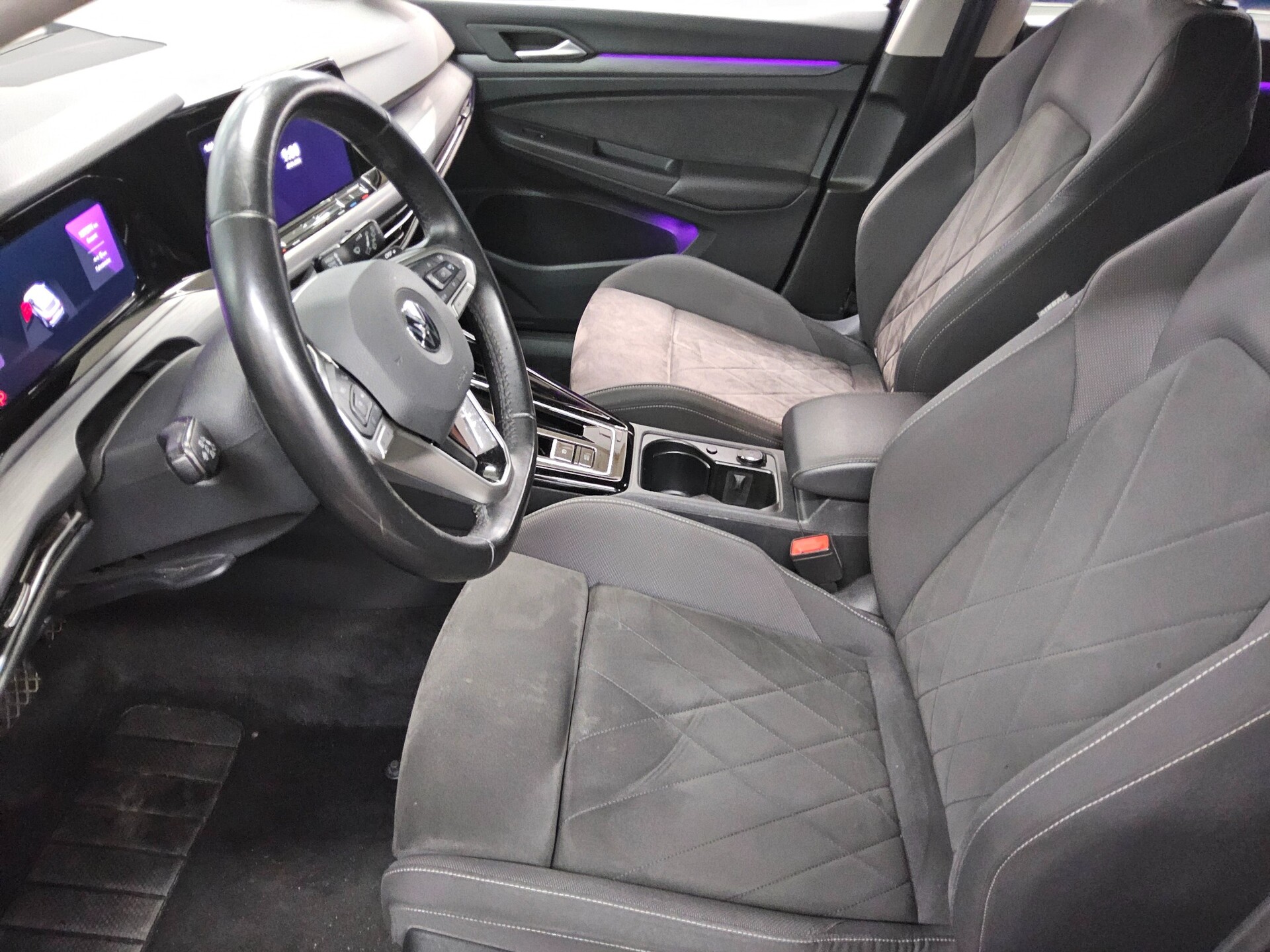 Volkswagen Golf-8 Var. 2.0 TDI Style Navi LED+ DC AHK PDC 9