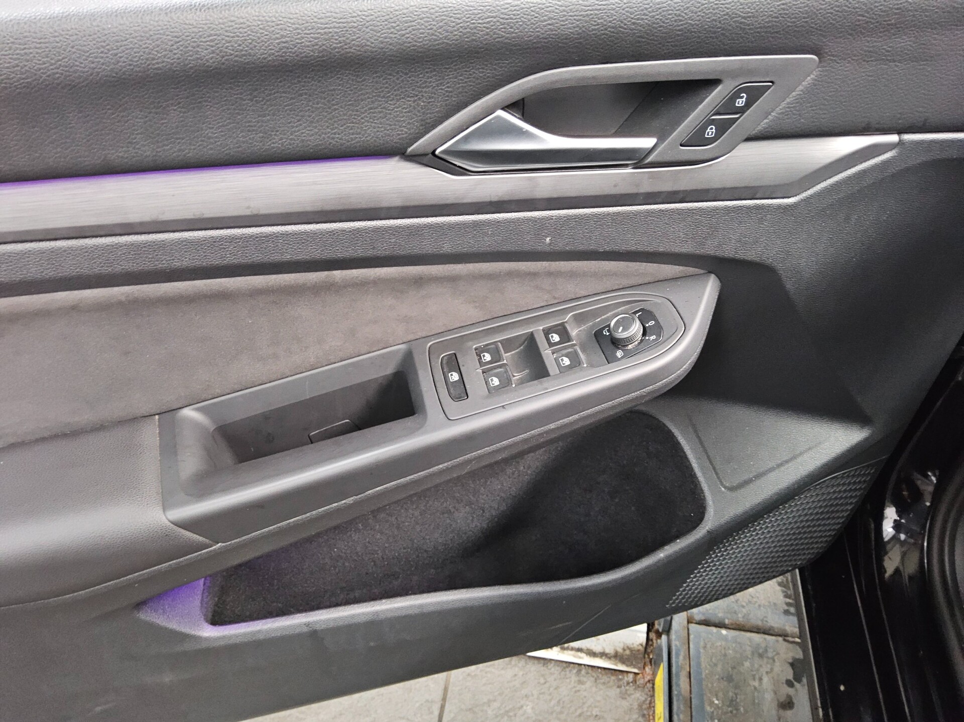 Volkswagen Golf-8 Var. 2.0 TDI Style Navi LED+ DC AHK PDC 10