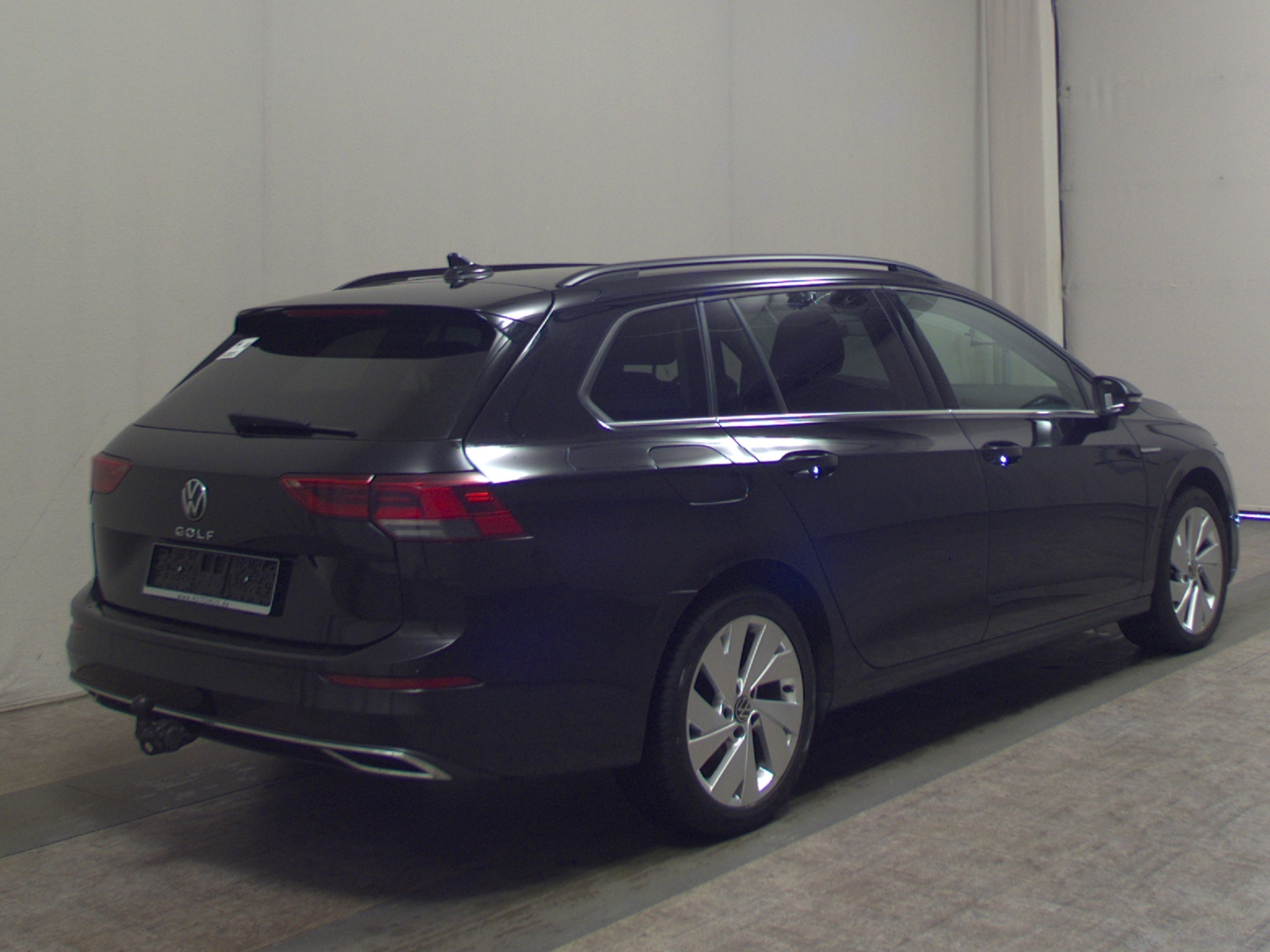 Volkswagen Golf-8 Var. 2.0 TDI Style Navi LED+ DC AHK PDC 4