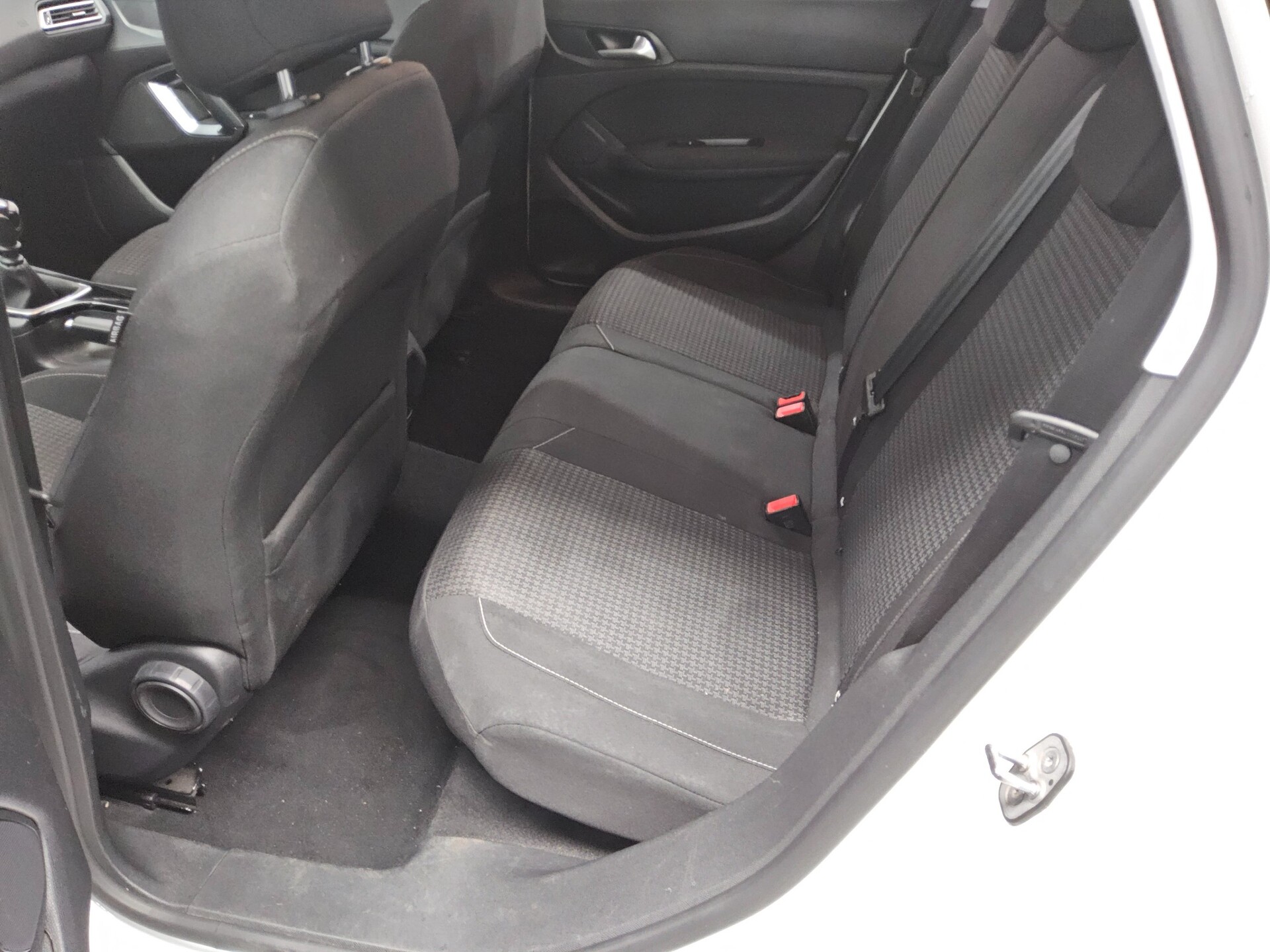 Peugeot 308 BlueHDi 130 Active Navi Shz PDC Tempomat 12