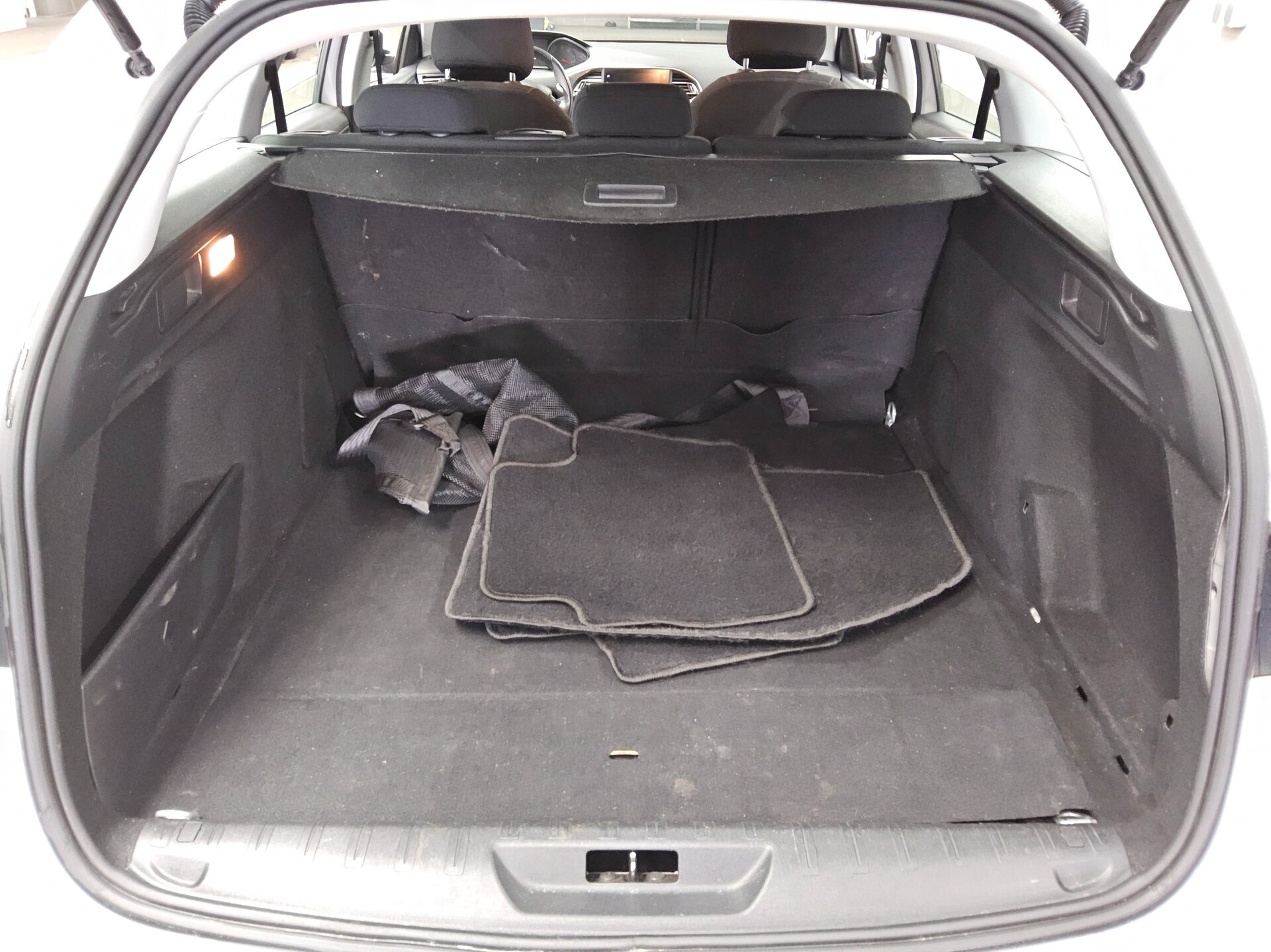 Peugeot 308 BlueHDi 130 Active Navi Shz PDC Tempomat 11