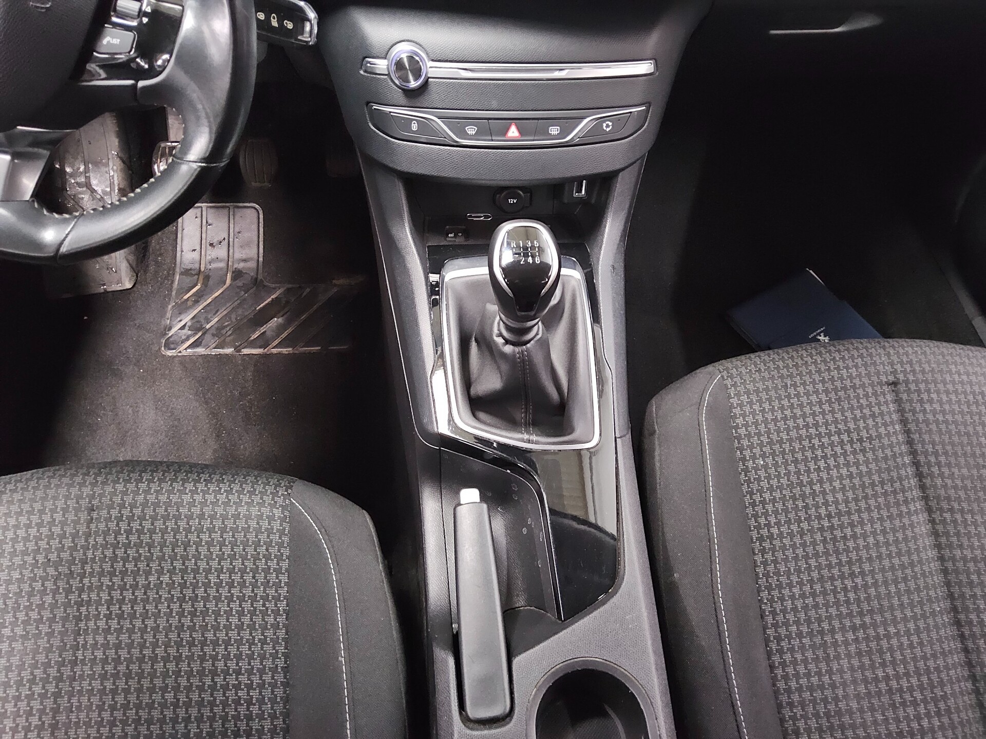 Peugeot 308 BlueHDi 130 Active Navi Shz PDC Tempomat 6