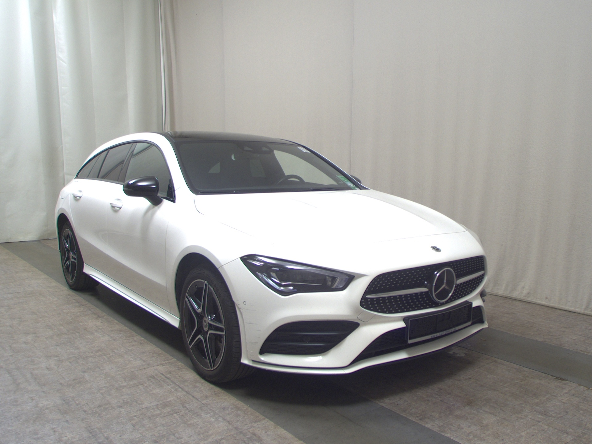 Mercedes-Benz CLA 250 Shooting Brake e AMG-Line Pano Burmester 3