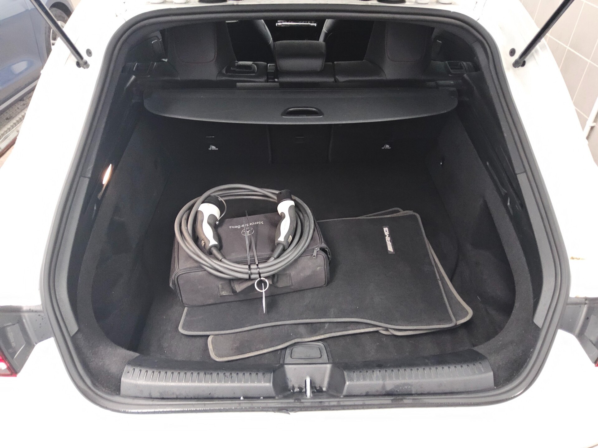 Mercedes-Benz CLA 250 Shooting Brake e AMG-Line Pano Burmester 13