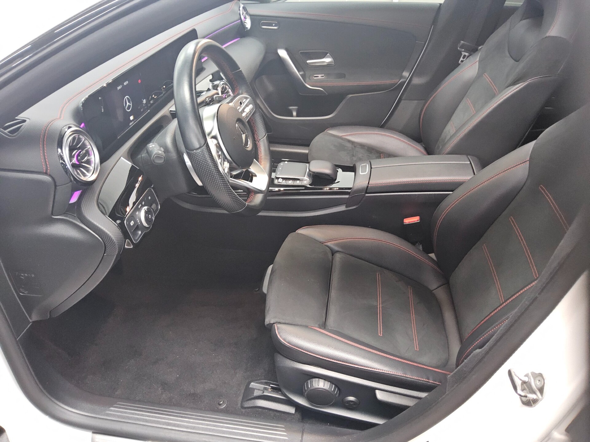 Mercedes-Benz CLA 250 Shooting Brake e AMG-Line Pano Burmester 9