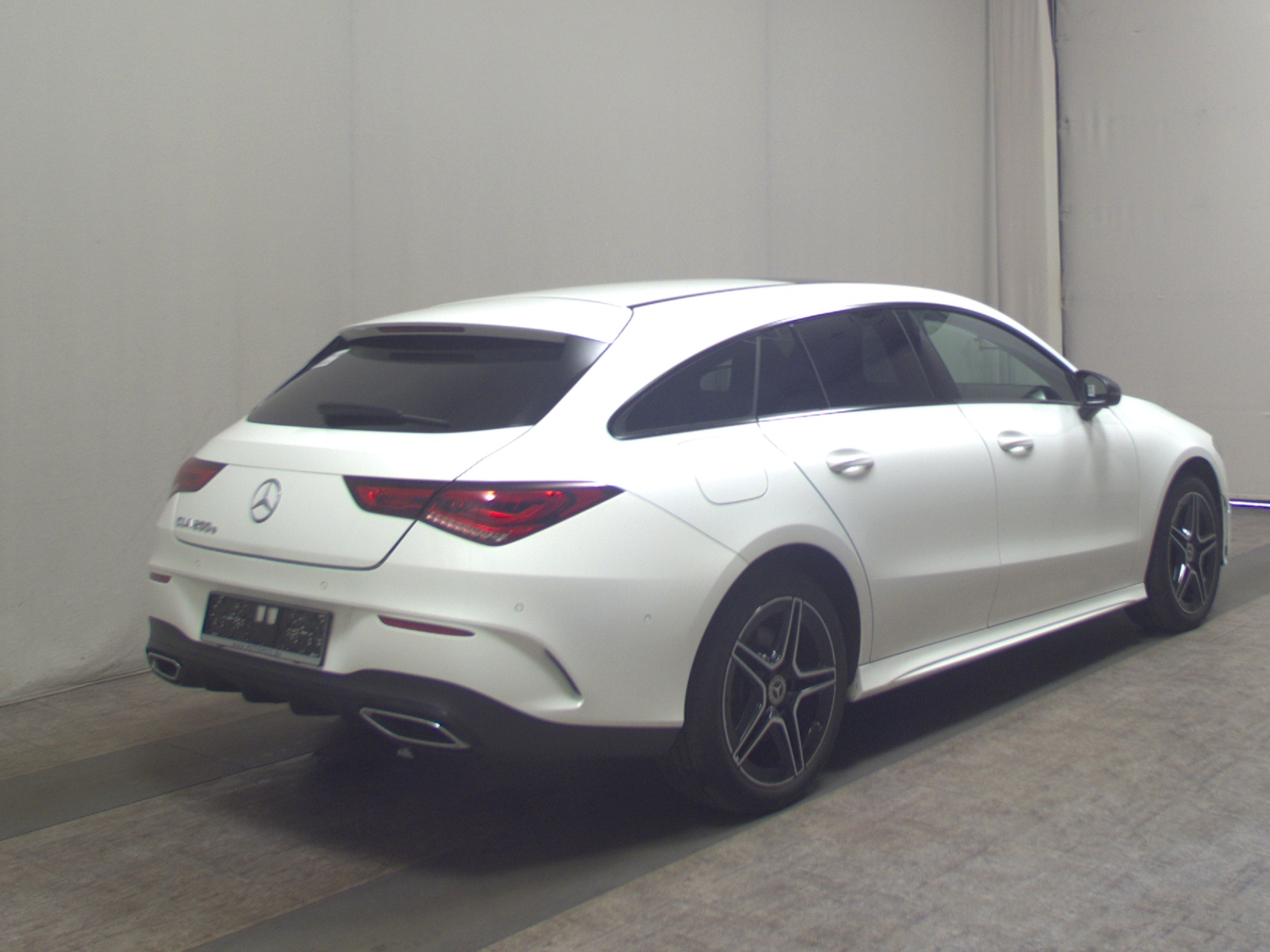 Mercedes-Benz CLA 250 Shooting Brake e AMG-Line Pano Burmester 4