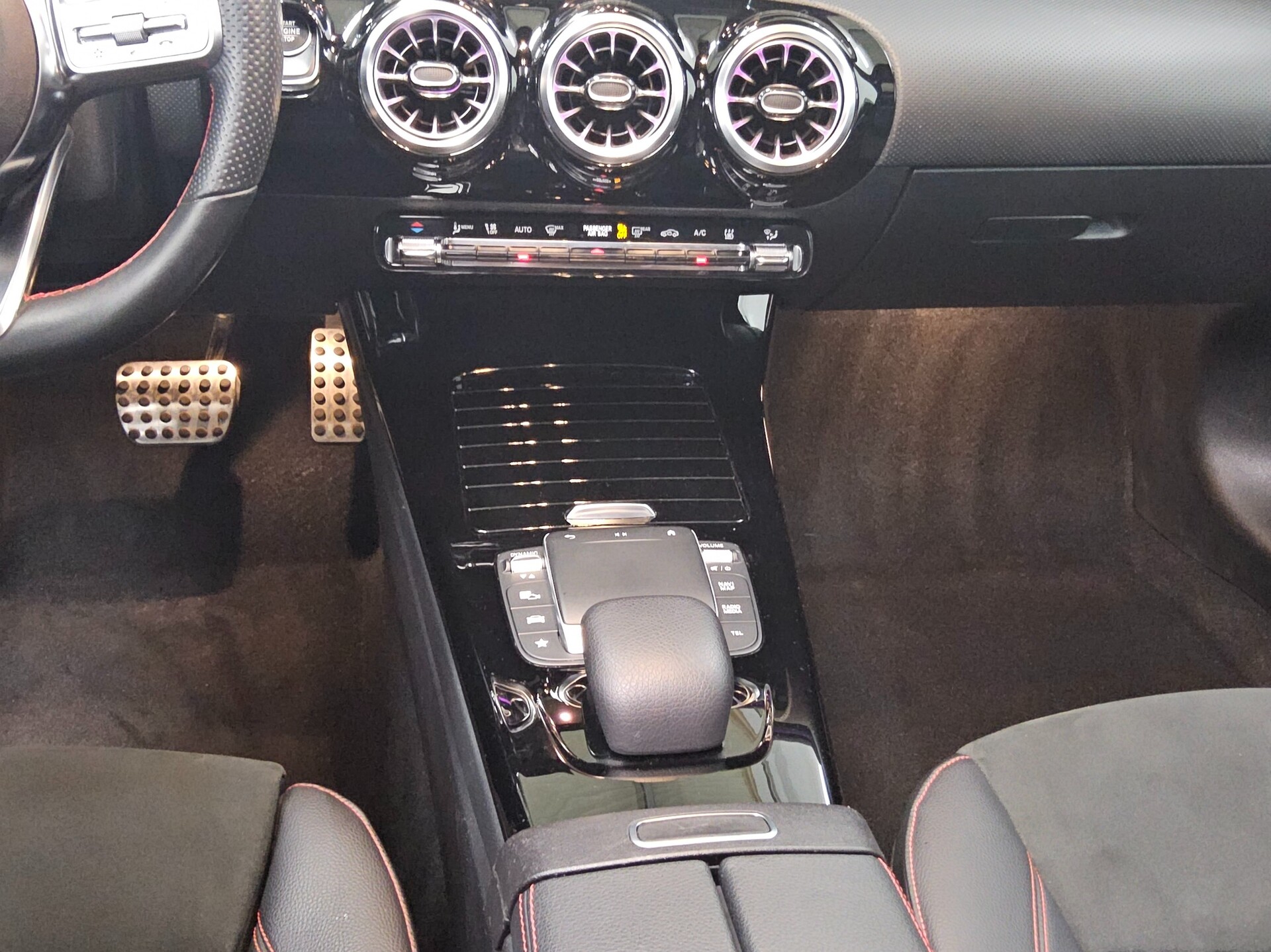 Mercedes-Benz CLA 250 Shooting Brake e AMG-Line Pano Burmester 6