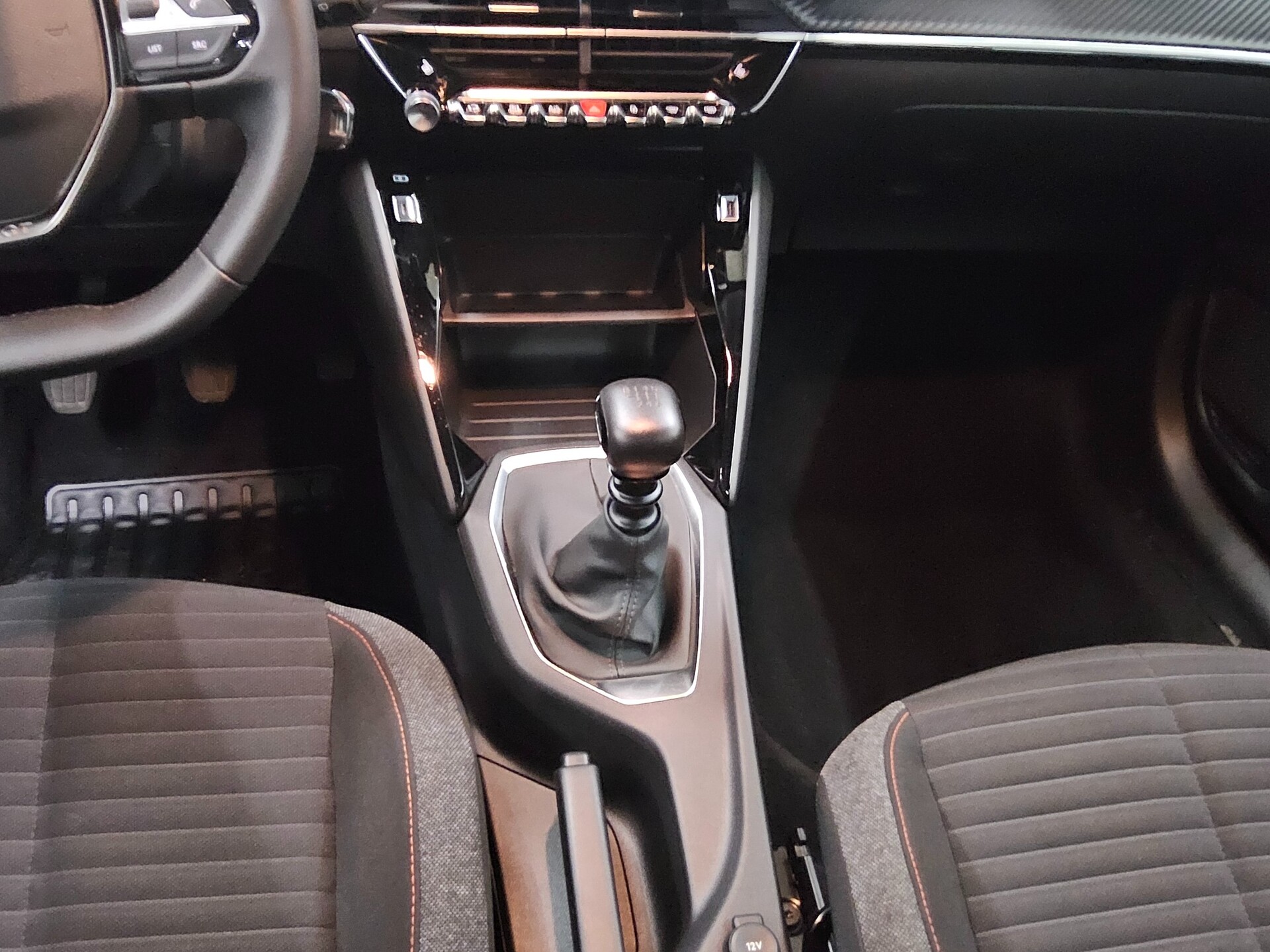 Peugeot 208 1.5 BlueHDI Active Navi LED PDC Shz Tempomat 6