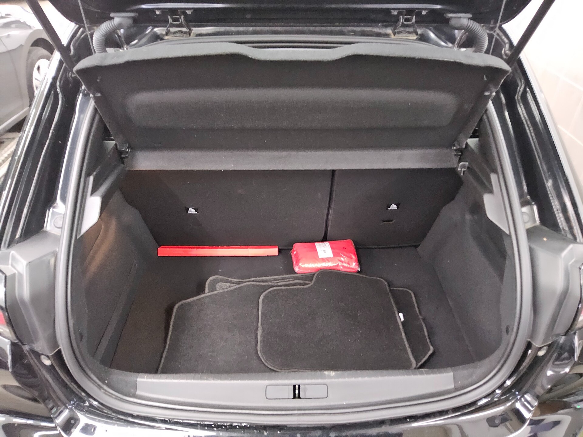 Peugeot 208 1.5 BlueHDI Active Navi LED PDC Shz Tempomat 11