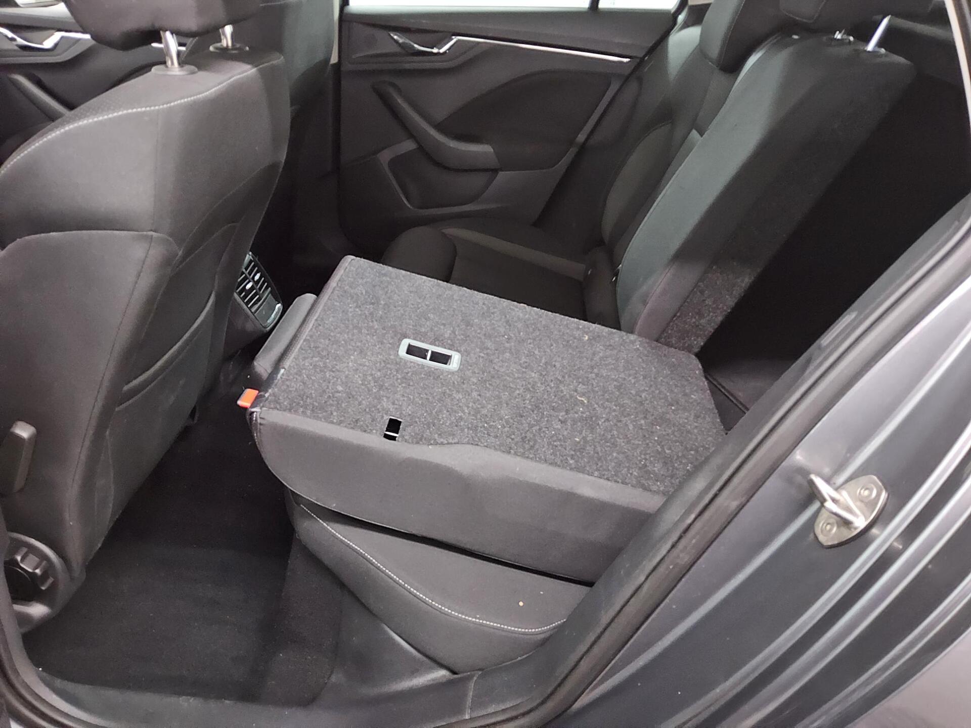 Skoda Kamiq 1.0 TSI Tour Navi LED virtual RfK Shz PDC 13