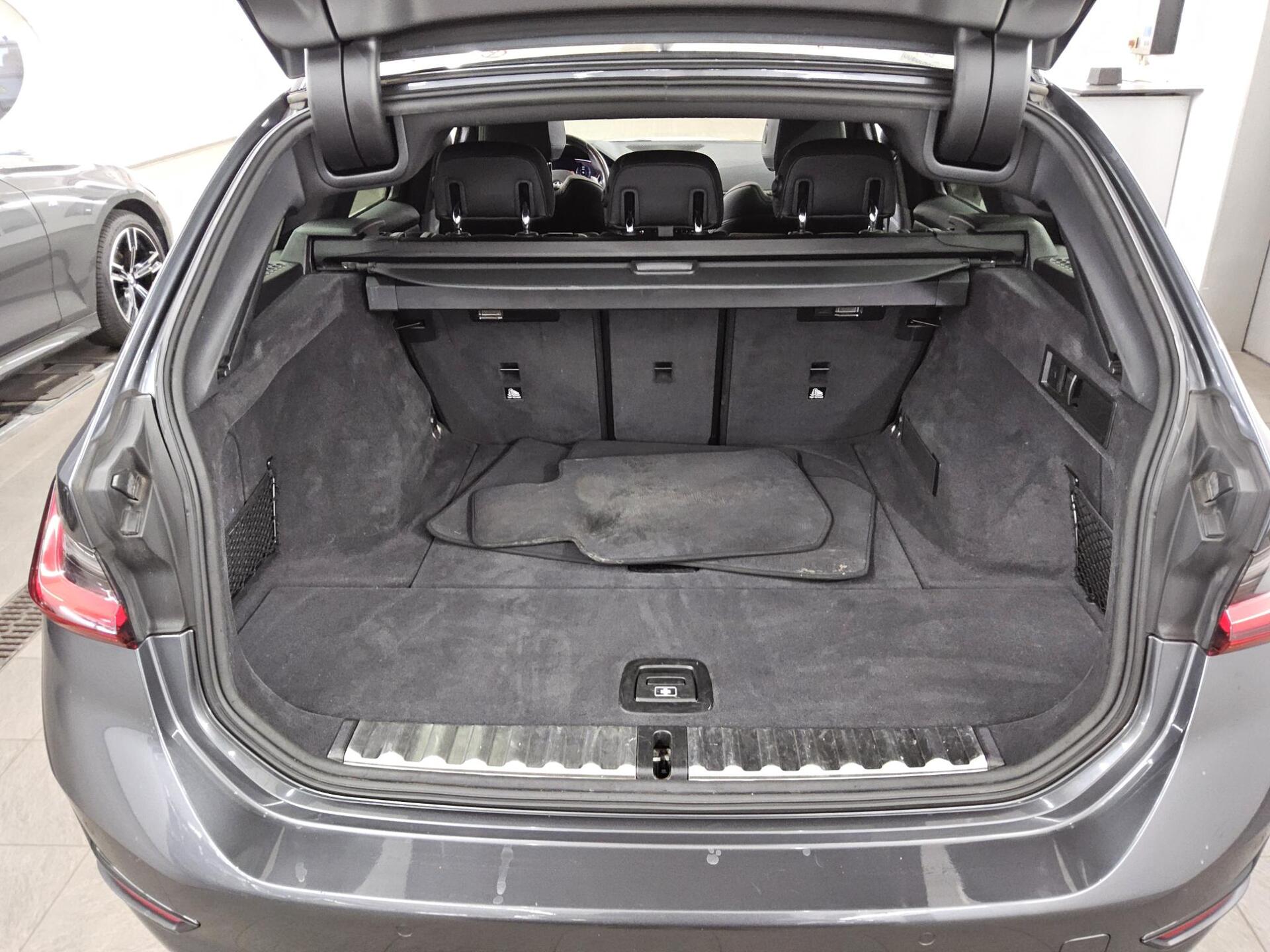 BMW 320d Touring Sport-Line T-Leder Navi Laser Pano 12