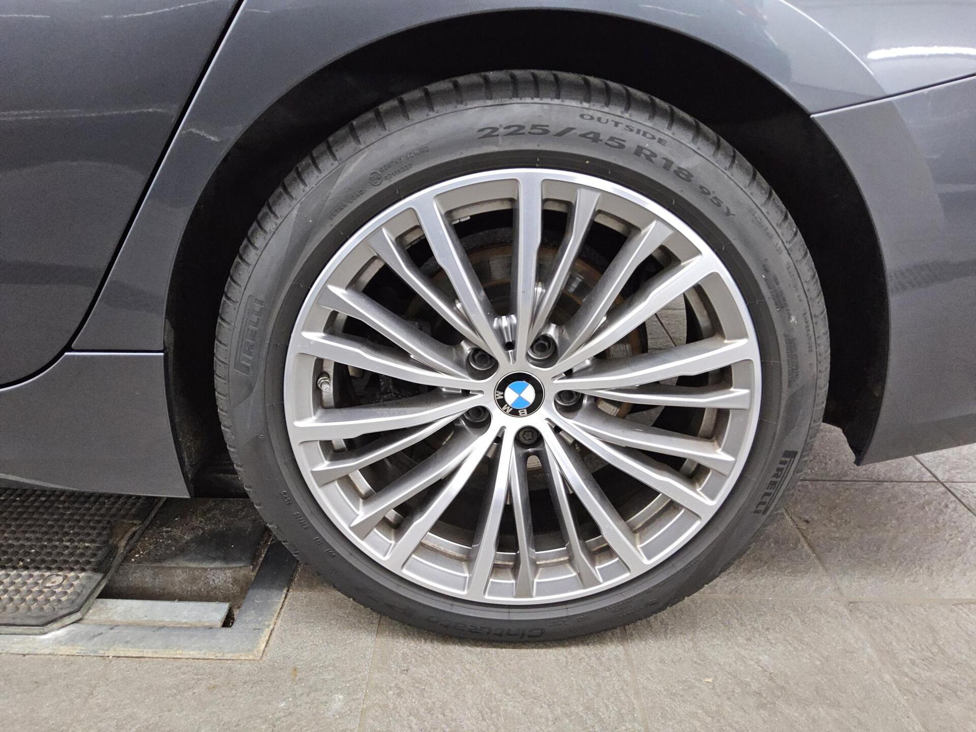 BMW 320d Touring Sport-Line T-Leder Navi Laser Pano 11